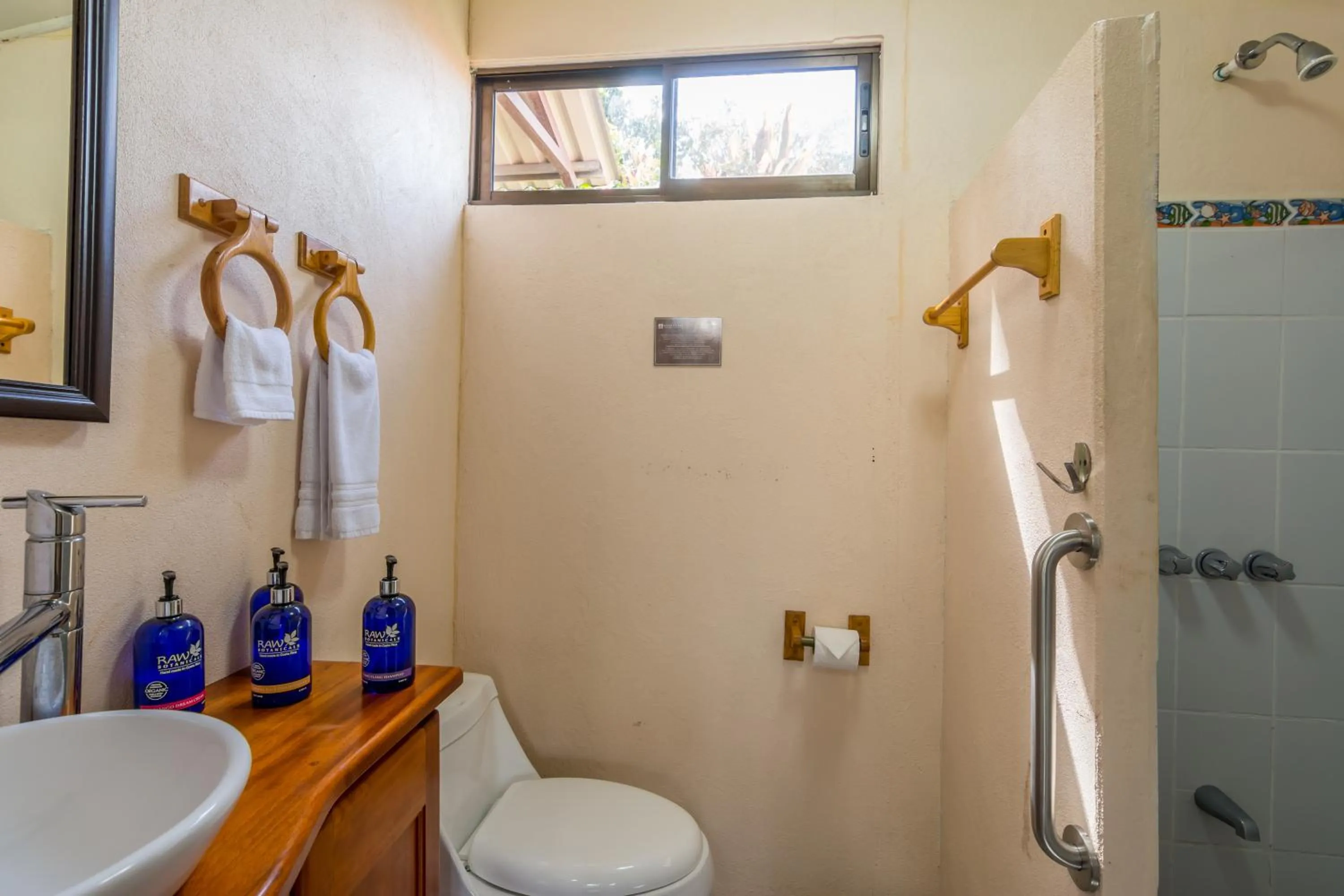 Shower in Hotel Nepenthe B&B