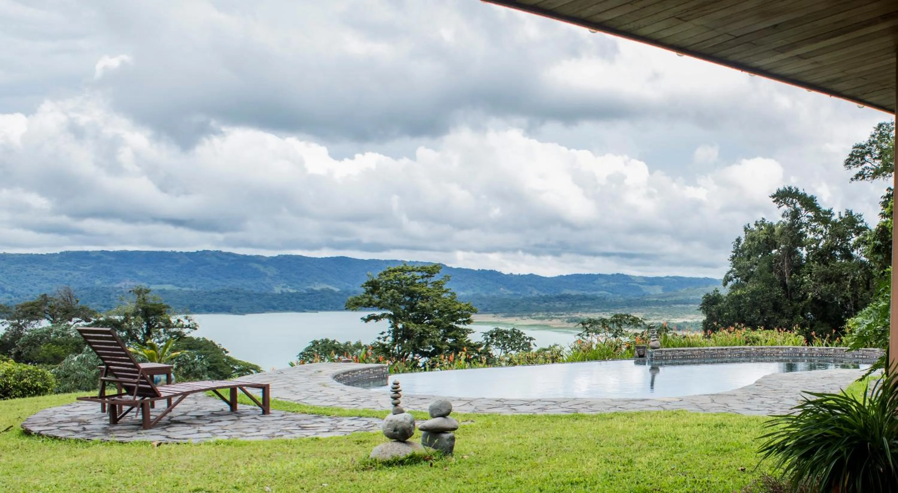 Lake view in Hotel Nepenthe B&B