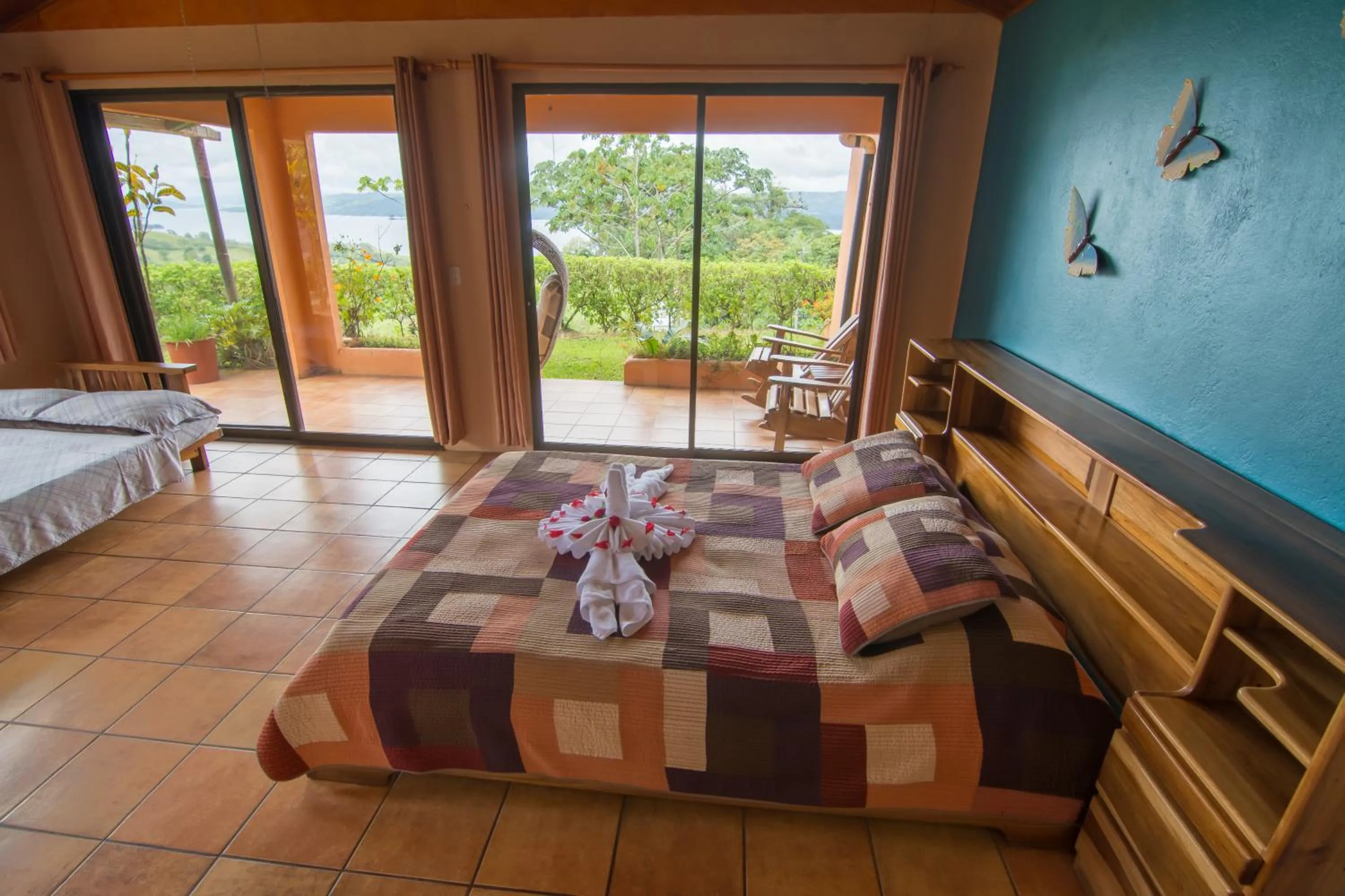 Photo of the whole room, Bed in Hotel Nepenthe B&B