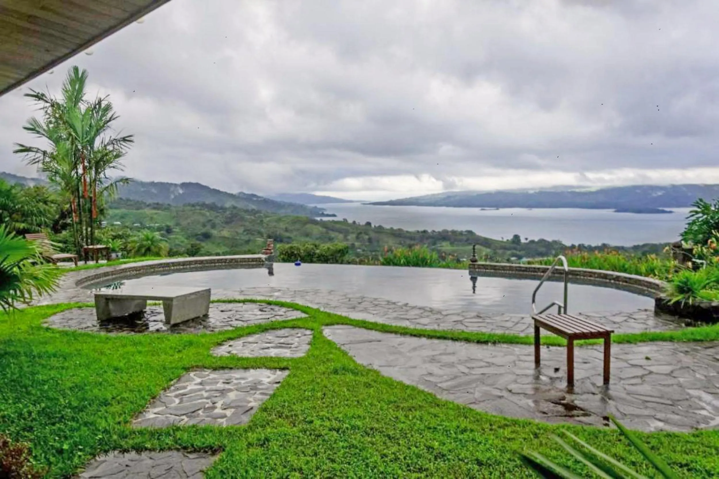 Garden view in Hotel Nepenthe B&B