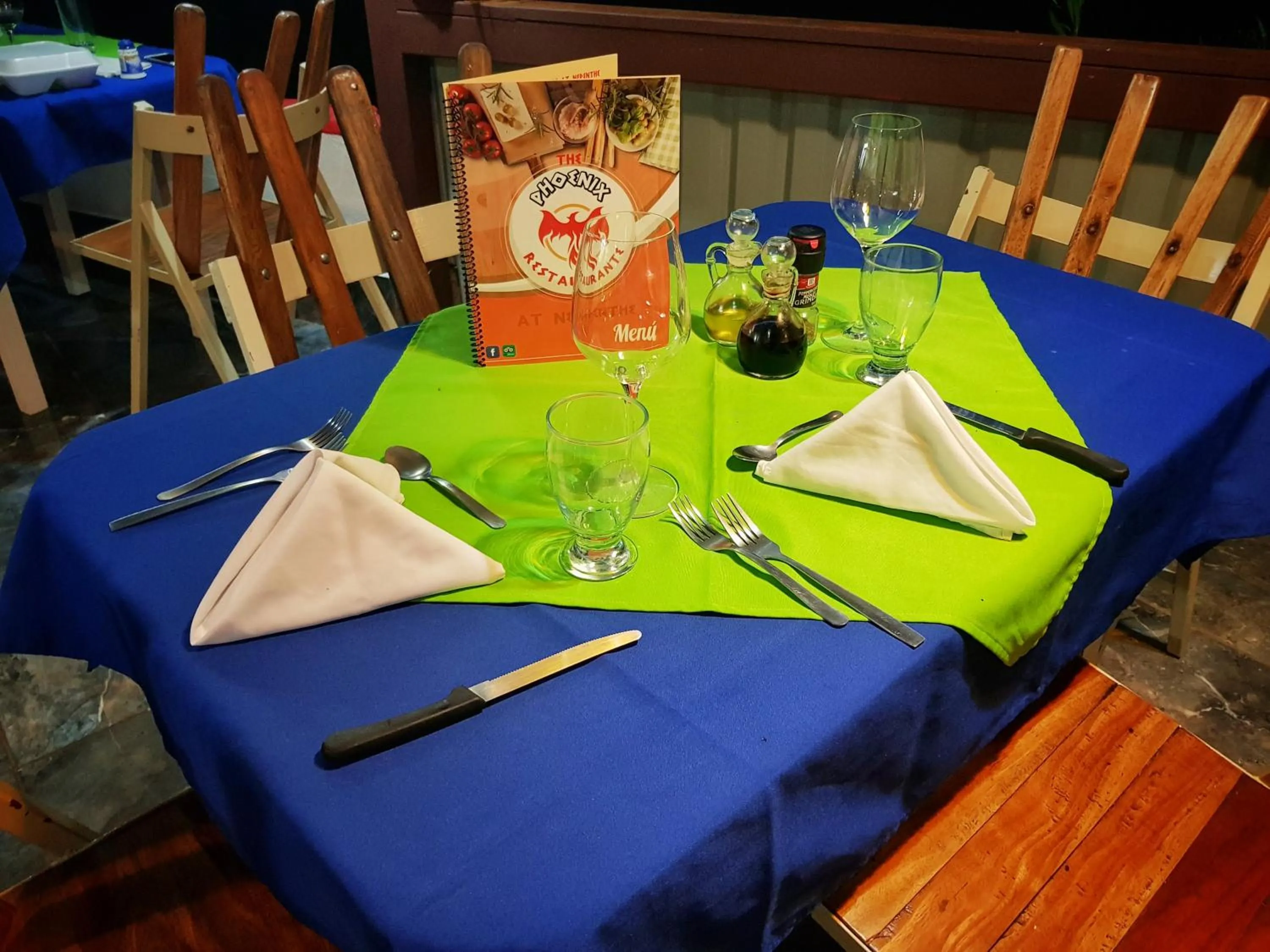 Restaurant/places to eat in Hotel Nepenthe B&B