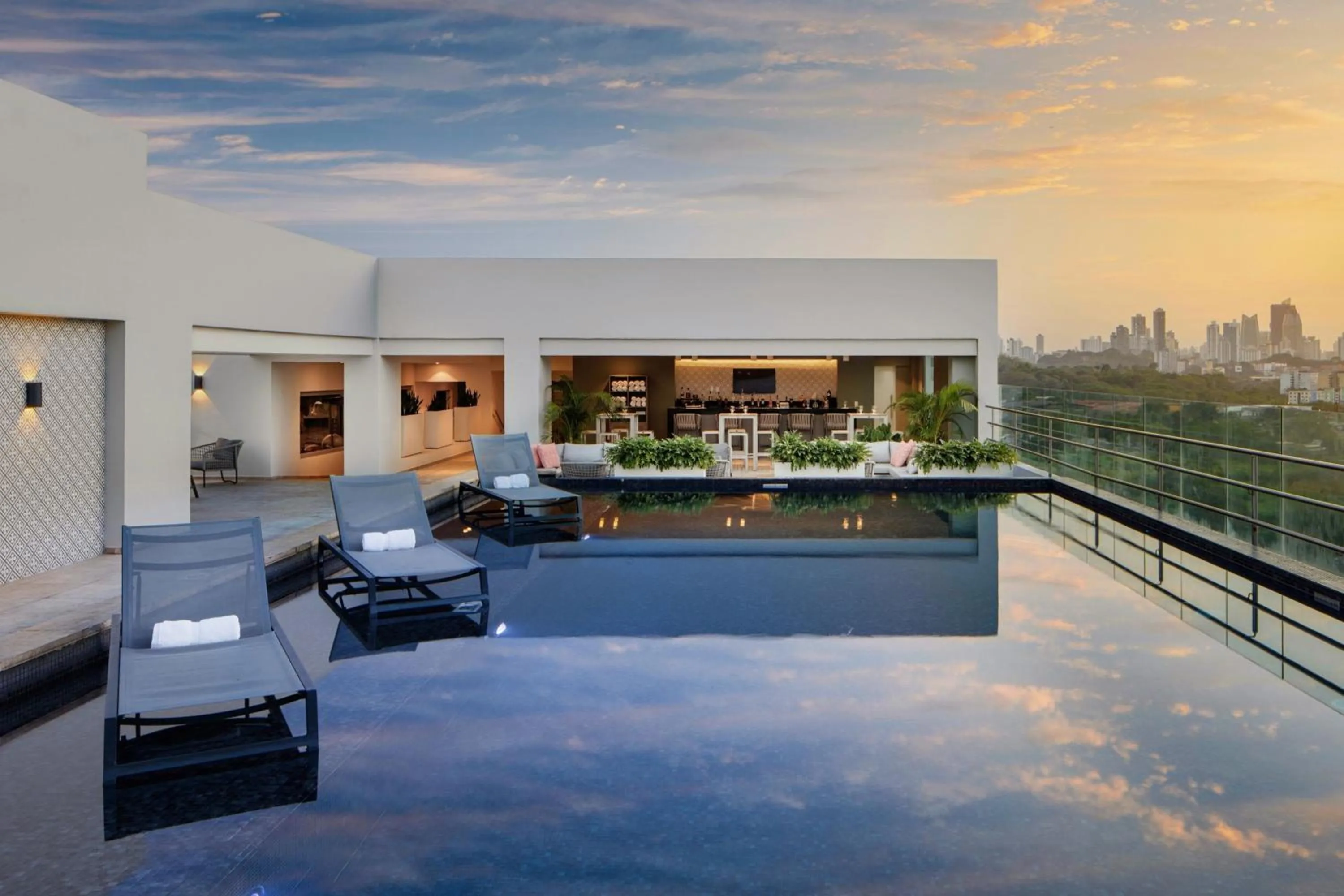 Swimming pool in Marriott Panama Hotel - Albrook