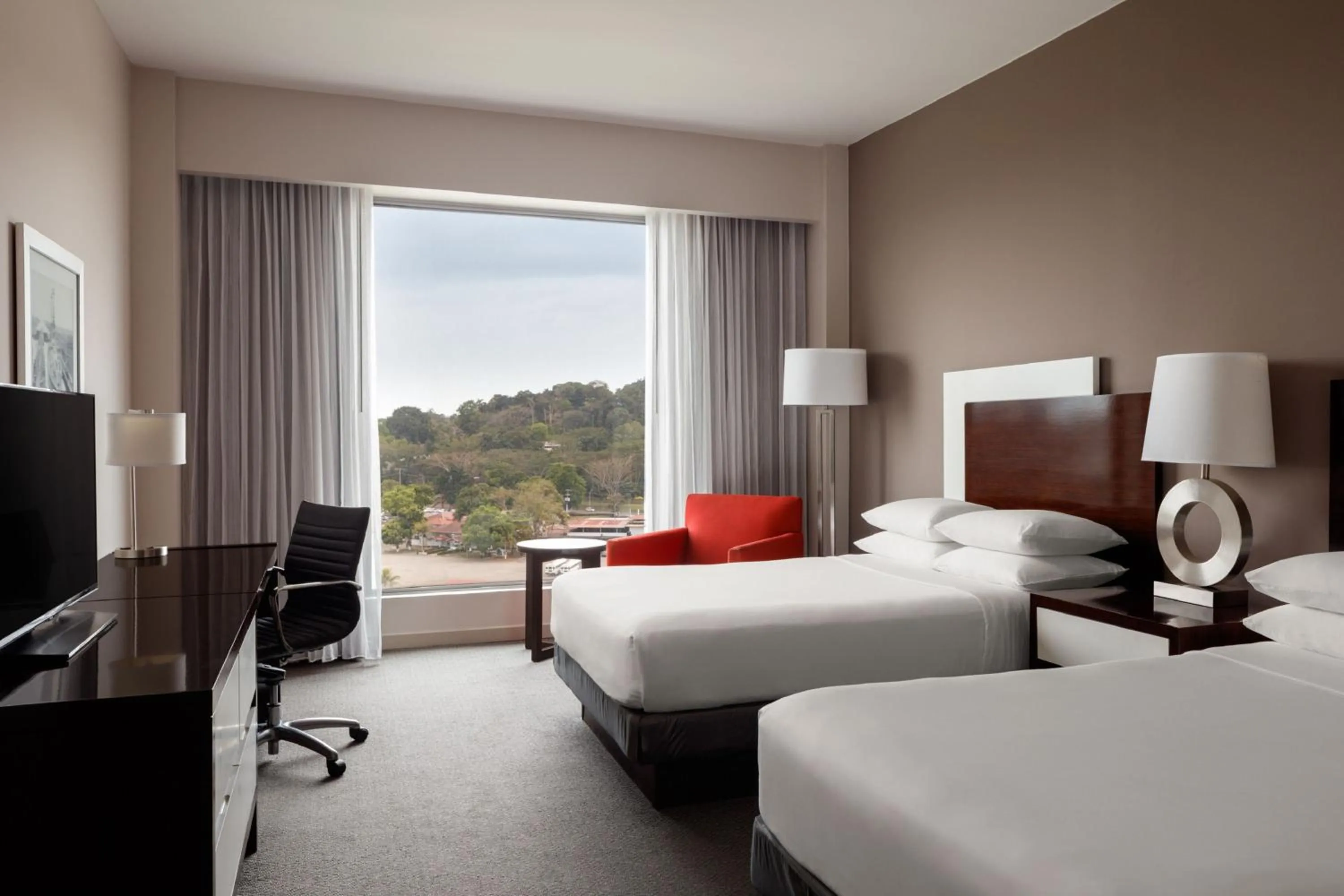 Photo of the whole room, Bed in Marriott Panama Hotel - Albrook