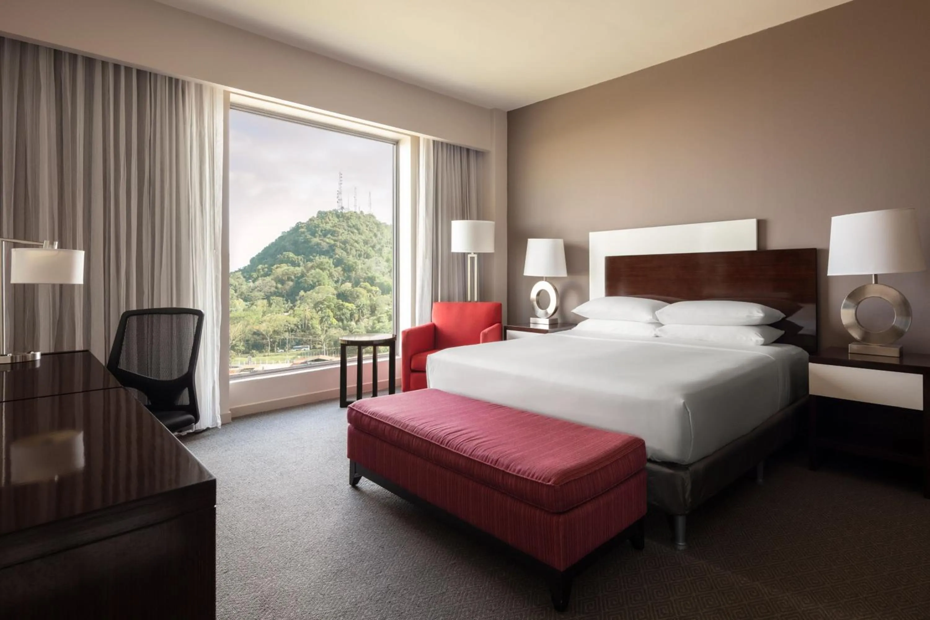 Bedroom, Bed in Marriott Panama Hotel - Albrook
