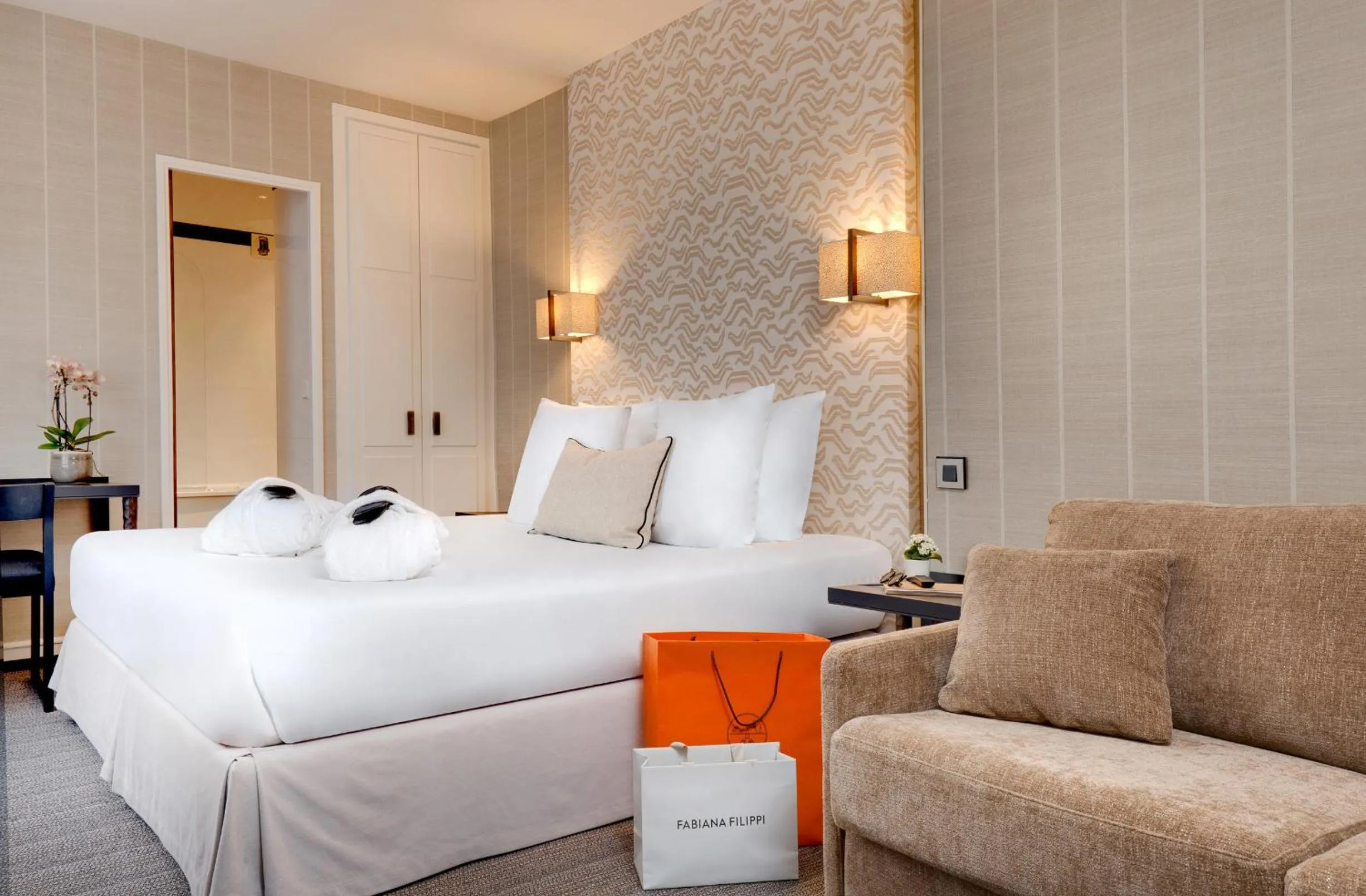 Bedroom, Bed in Le Senat