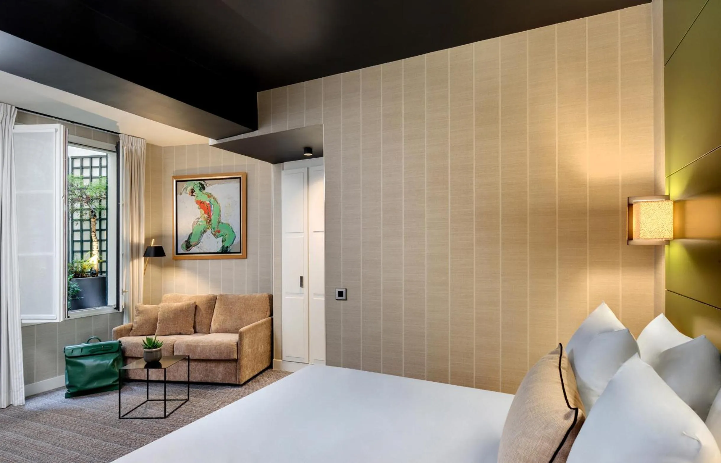 Photo of the whole room, Bed in Le Senat