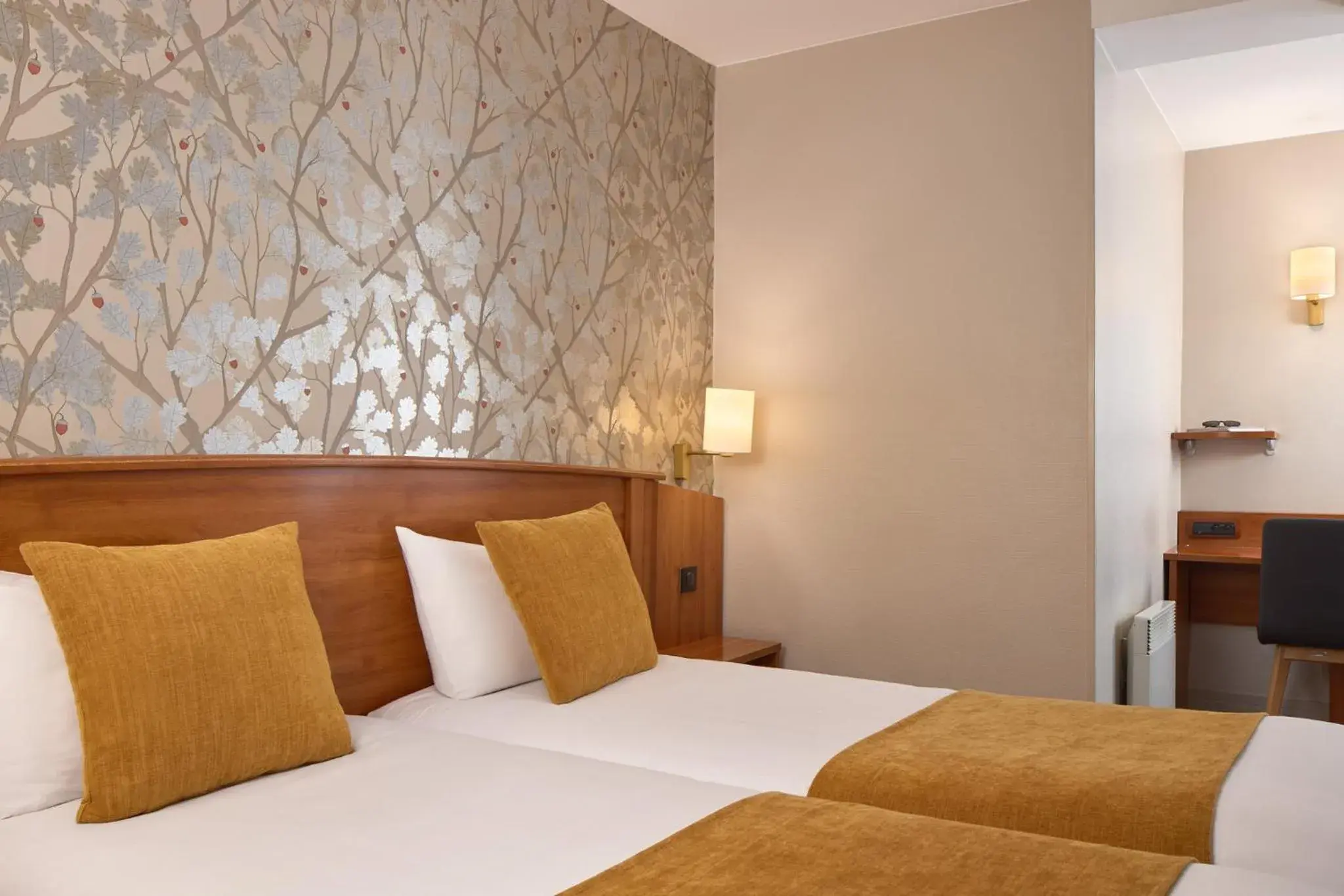 Superior Twin Room in Timhotel Opera Madeleine Superior Twin Room in Timhotel Opera Madeleine