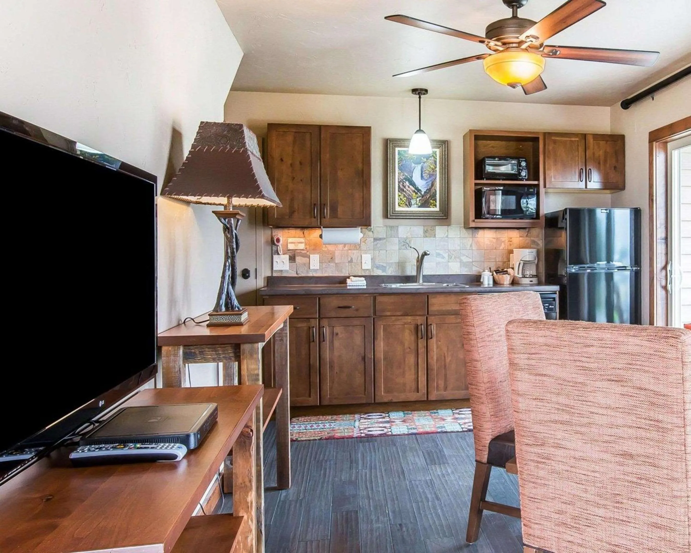 Bedroom in Yellowstone Valley Lodge, an Ascend Collection Hotel