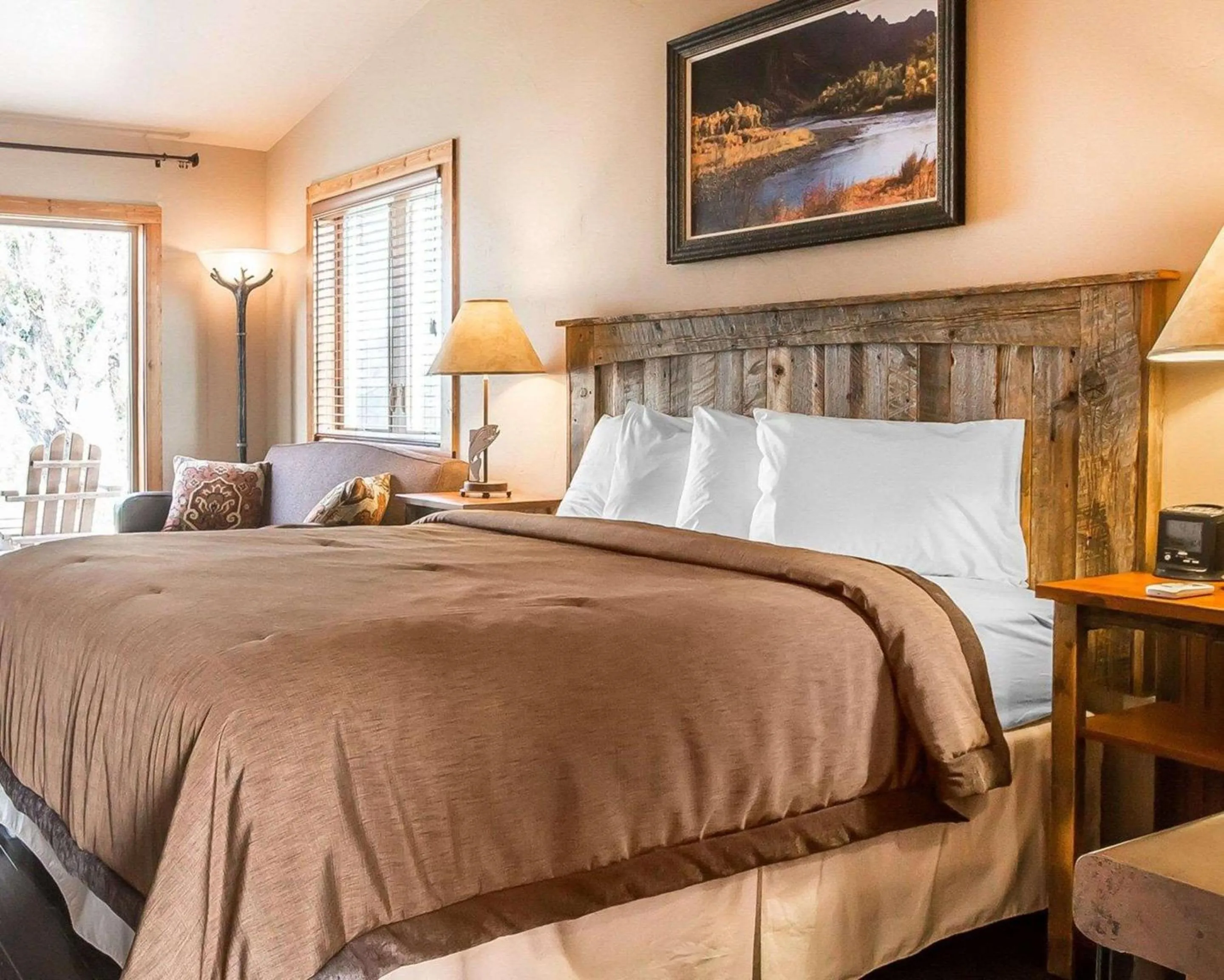 Bedroom, Bed in Yellowstone Valley Lodge, an Ascend Collection Hotel