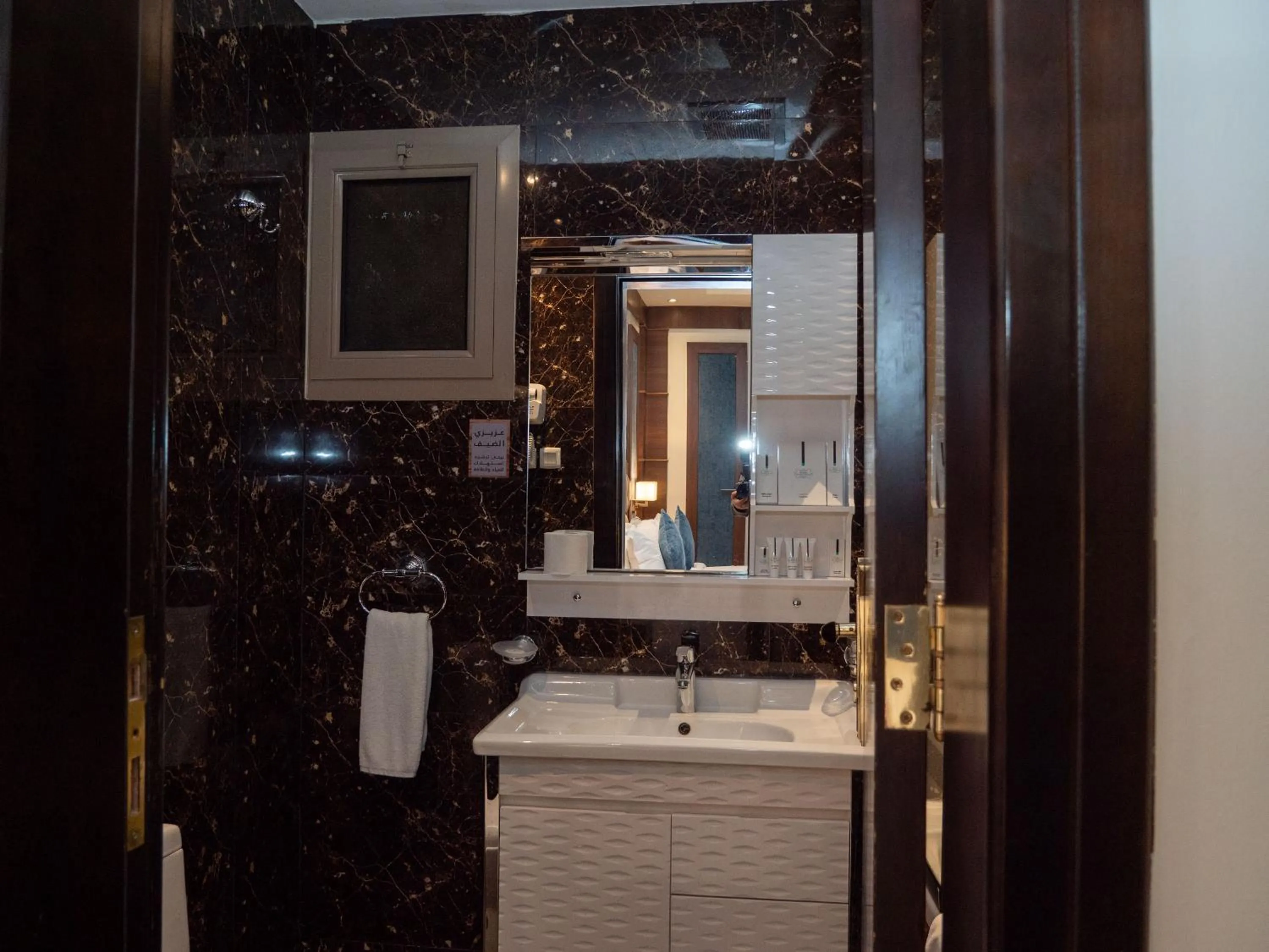 Bathroom in Innyar Hotel