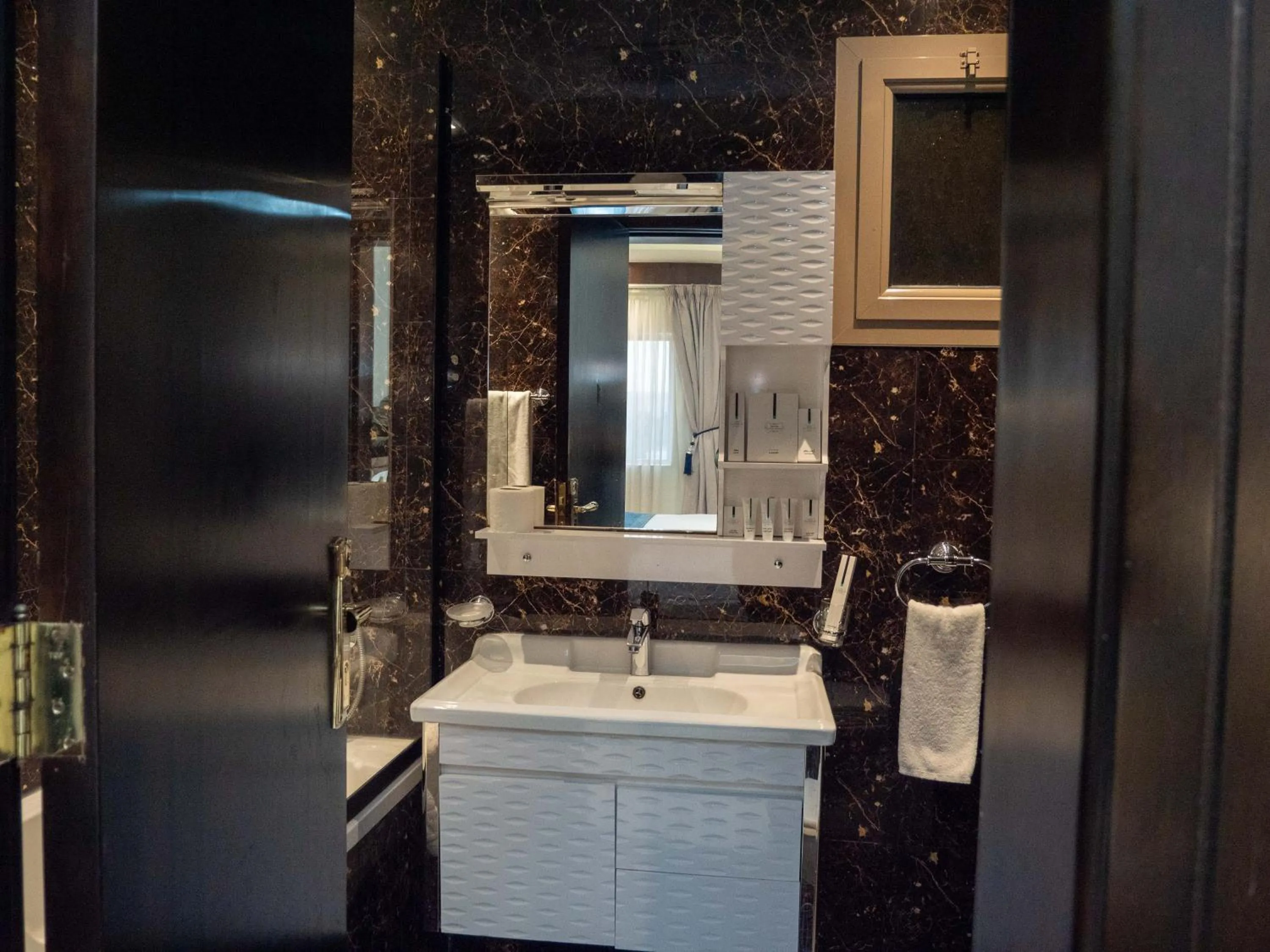 Shower in Innyar Hotel