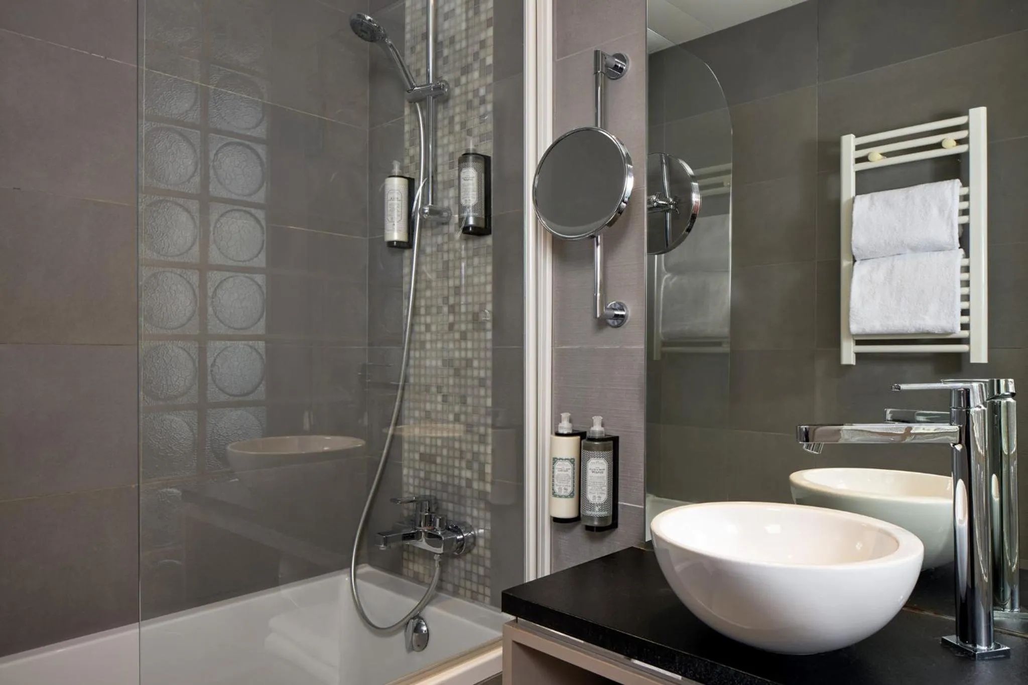 Bathroom in Timhotel Palais Royal