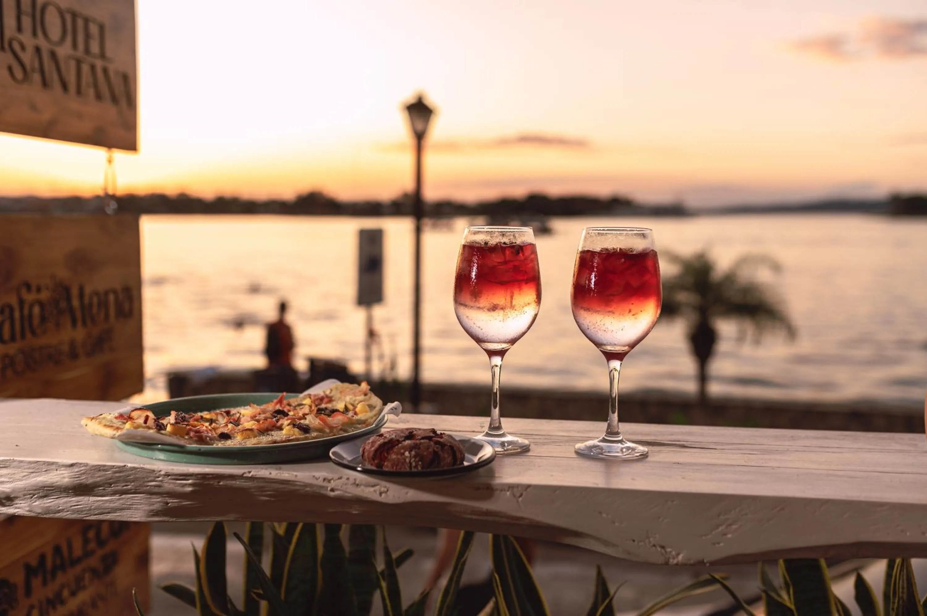 Restaurant/places to eat in Hotel Santana