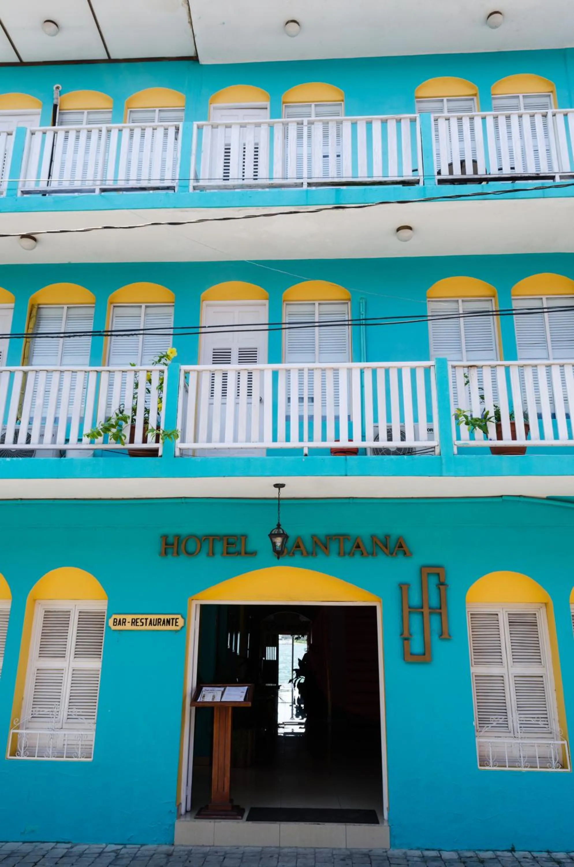 Facade/entrance in Hotel Santana