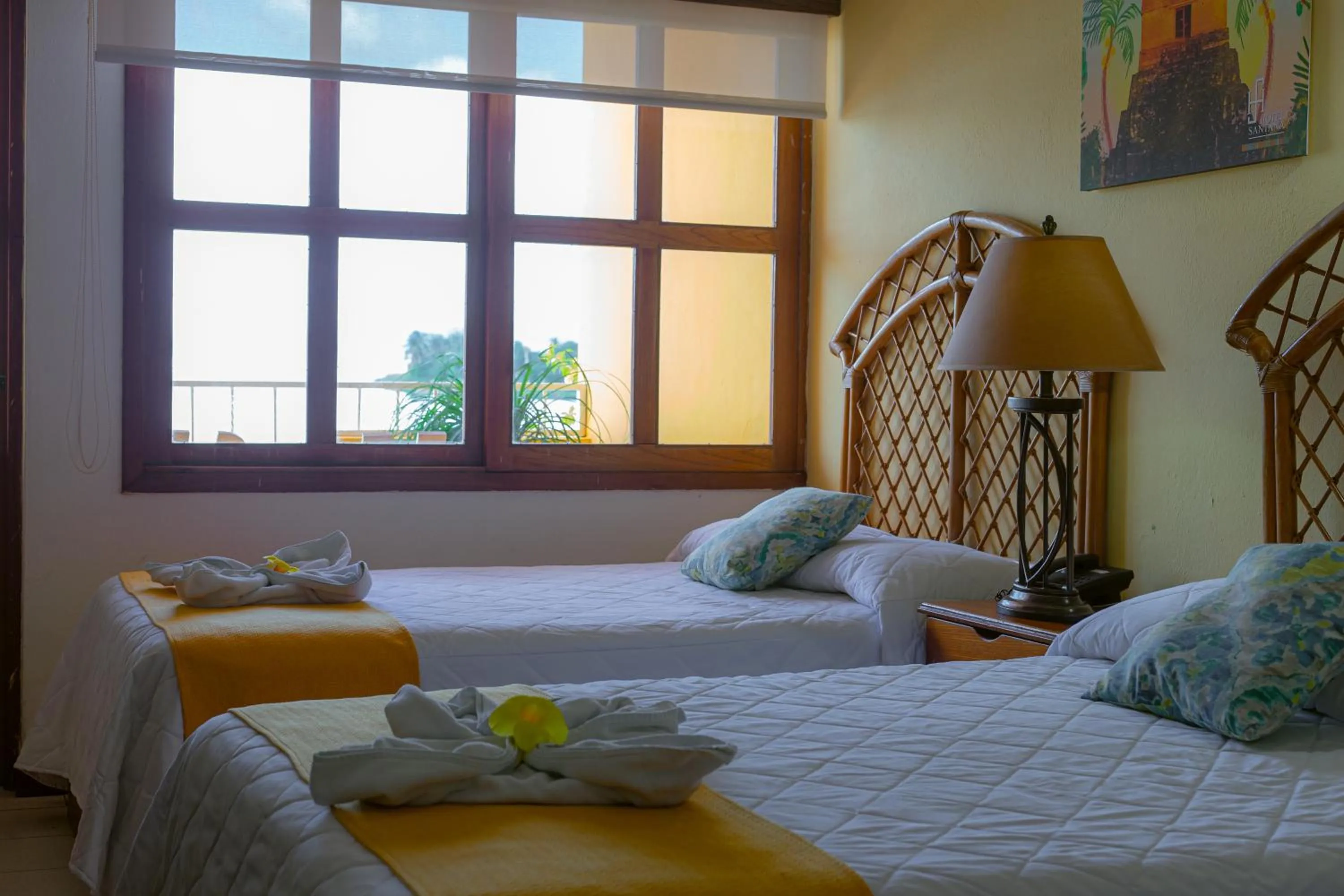 Lake view, Bed in Hotel Santana