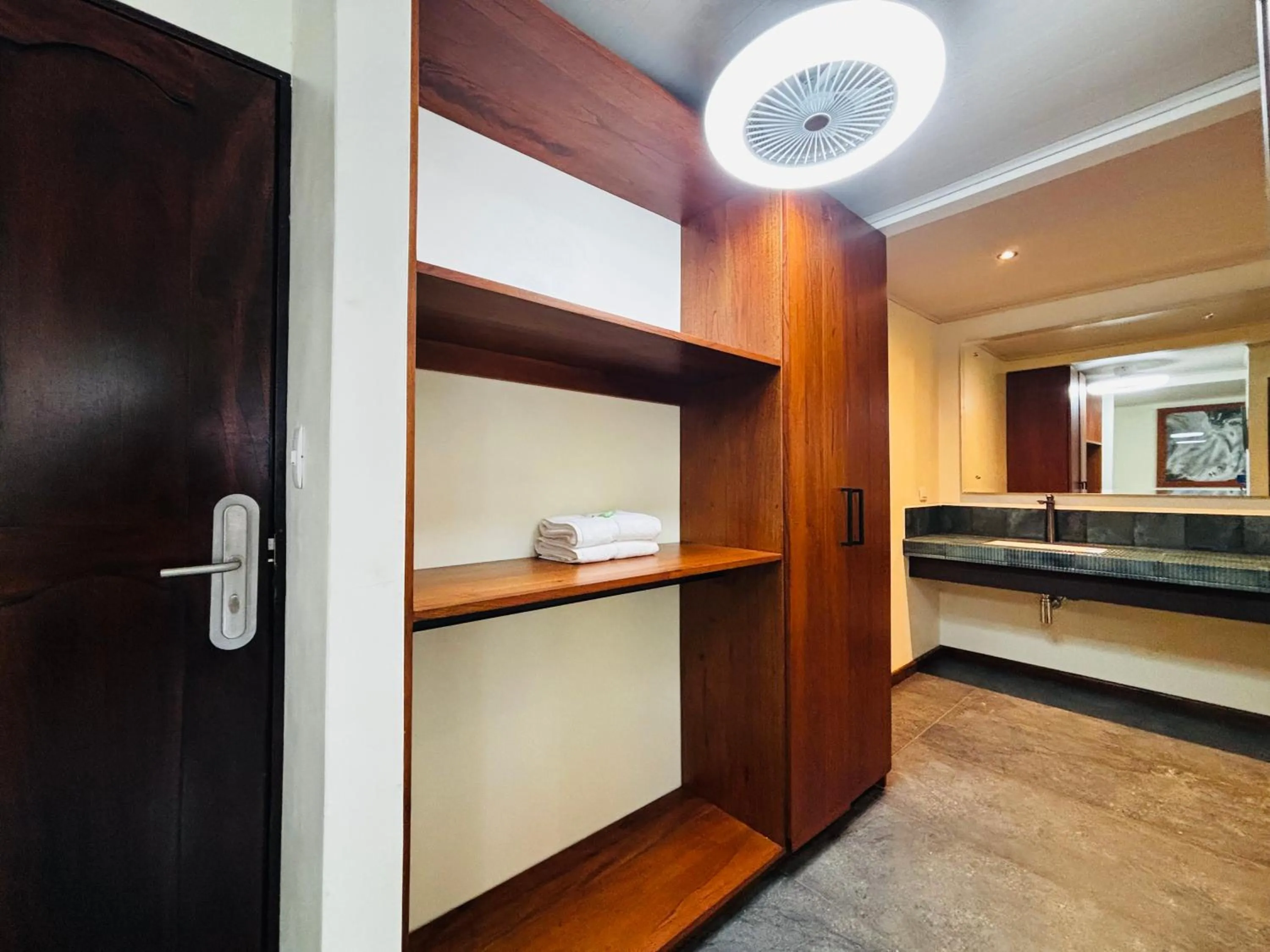 wardrobe, Bed in Arenal Backpackers Resort