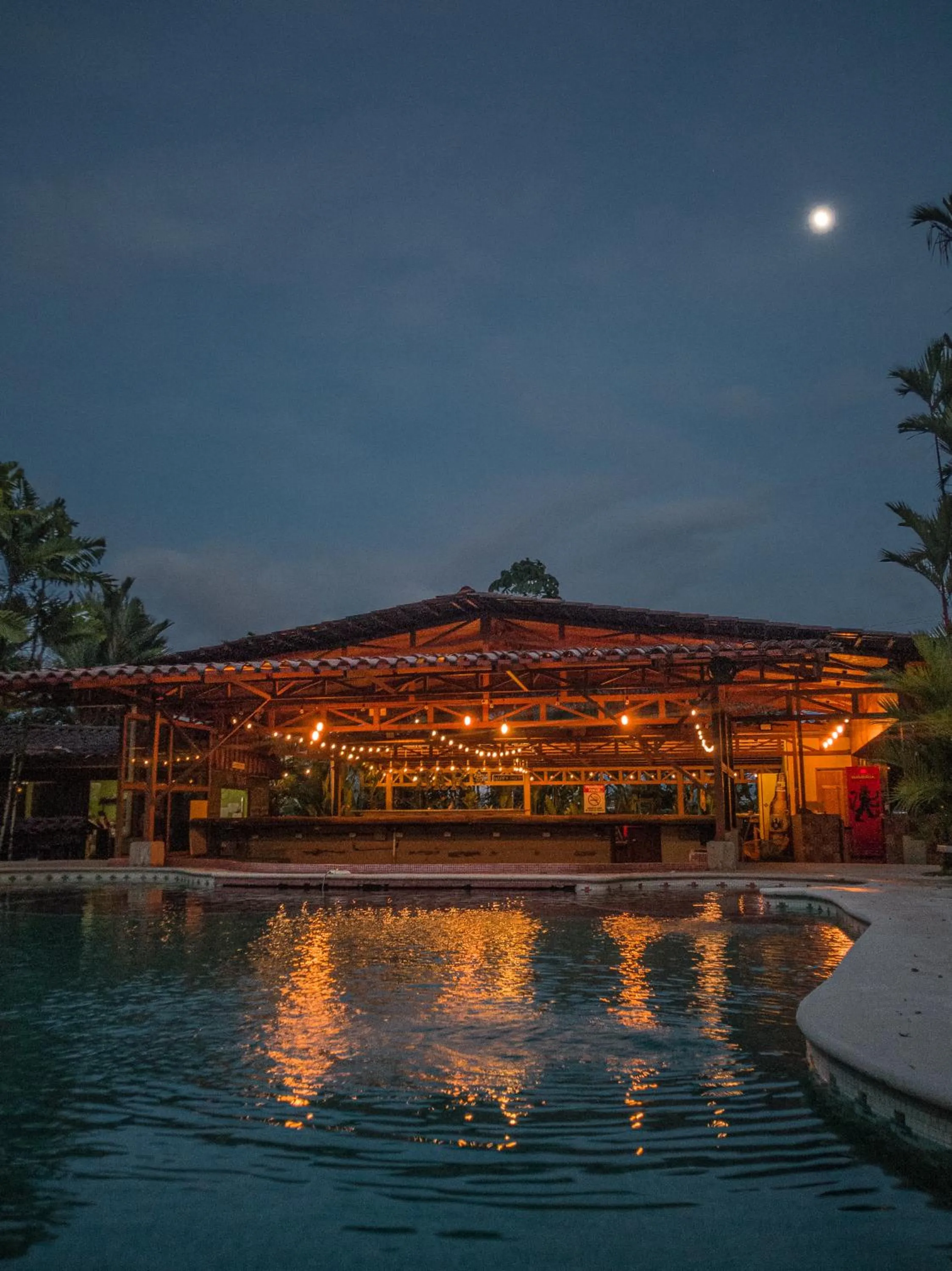 Night in Arenal Backpackers Resort