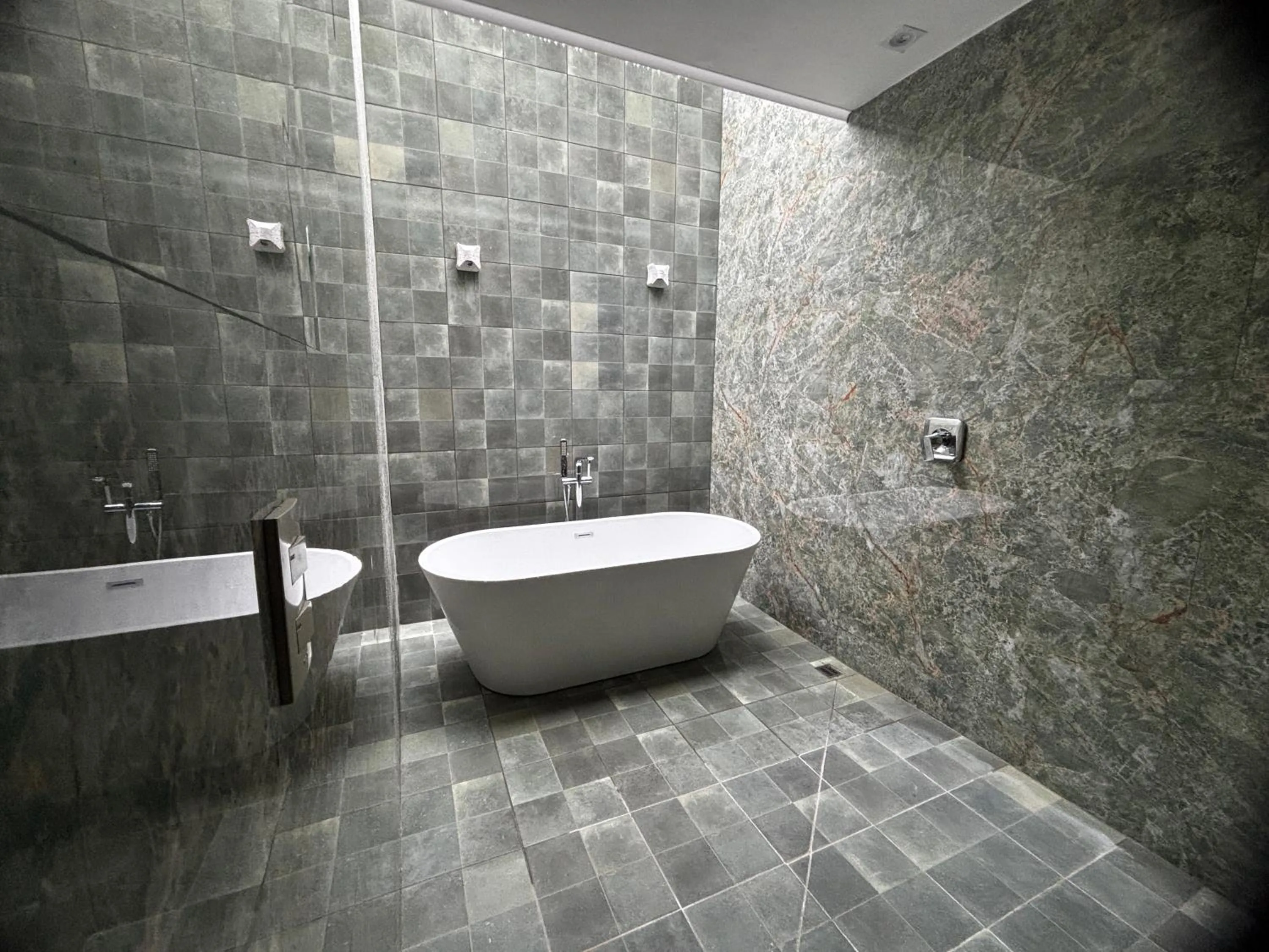 Property building in Arenal Backpackers Resort