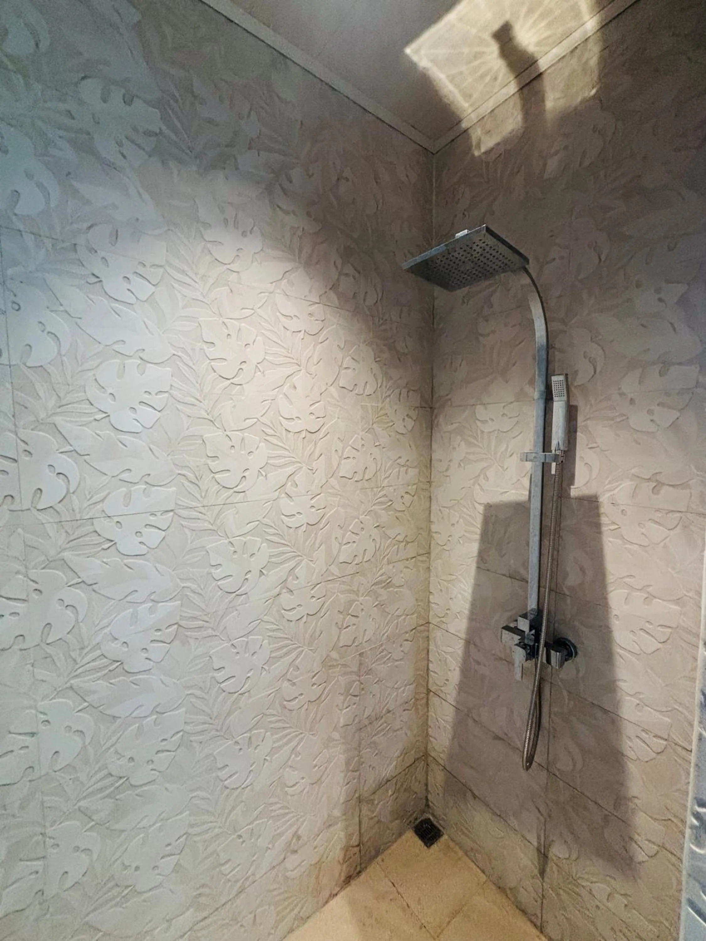 Shower in Arenal Backpackers Resort