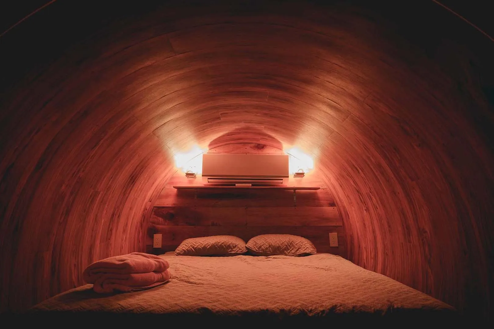 Property building, Bed in Arenal Backpackers Resort