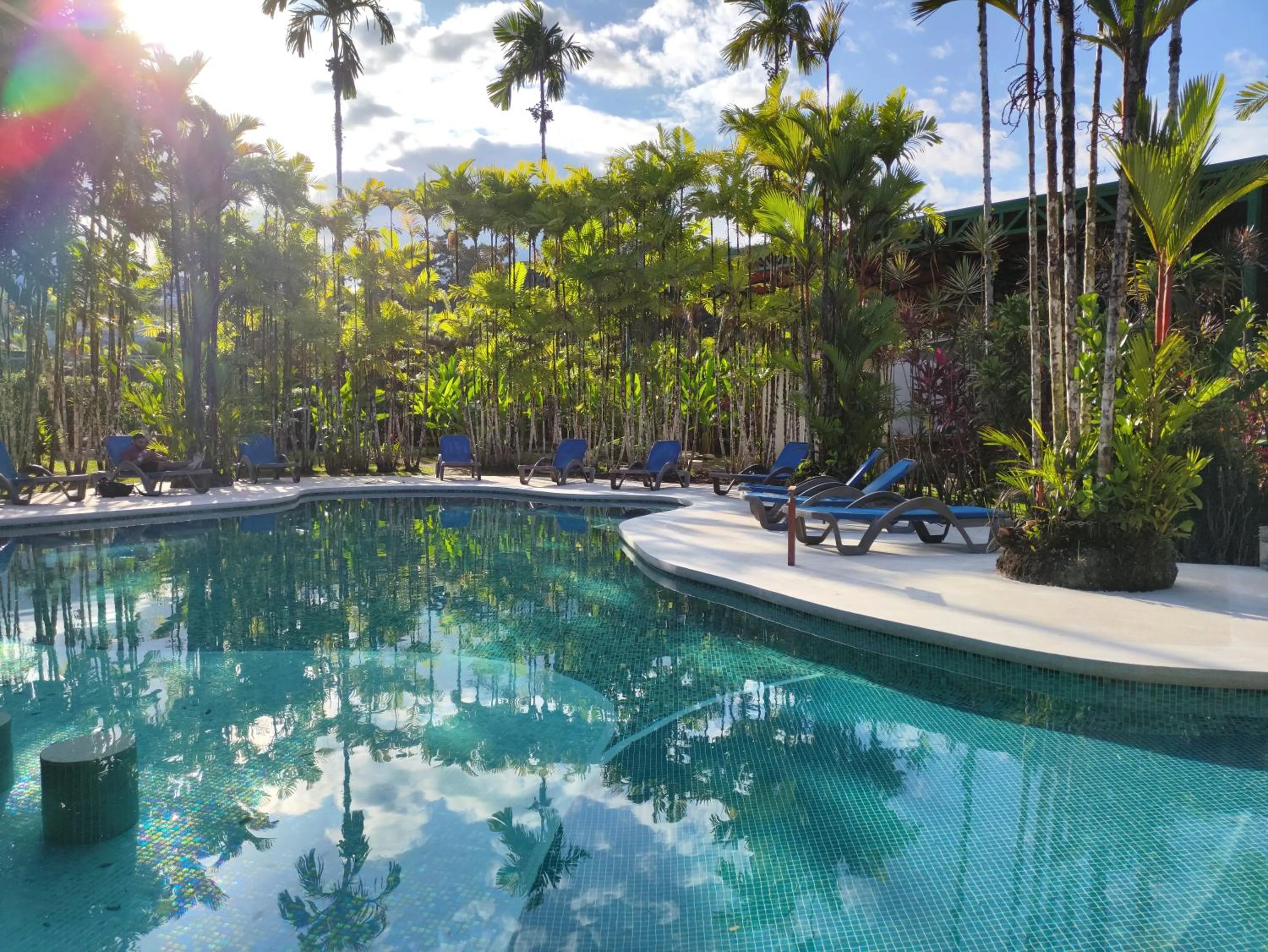 Swimming pool in Arenal Backpackers Resort