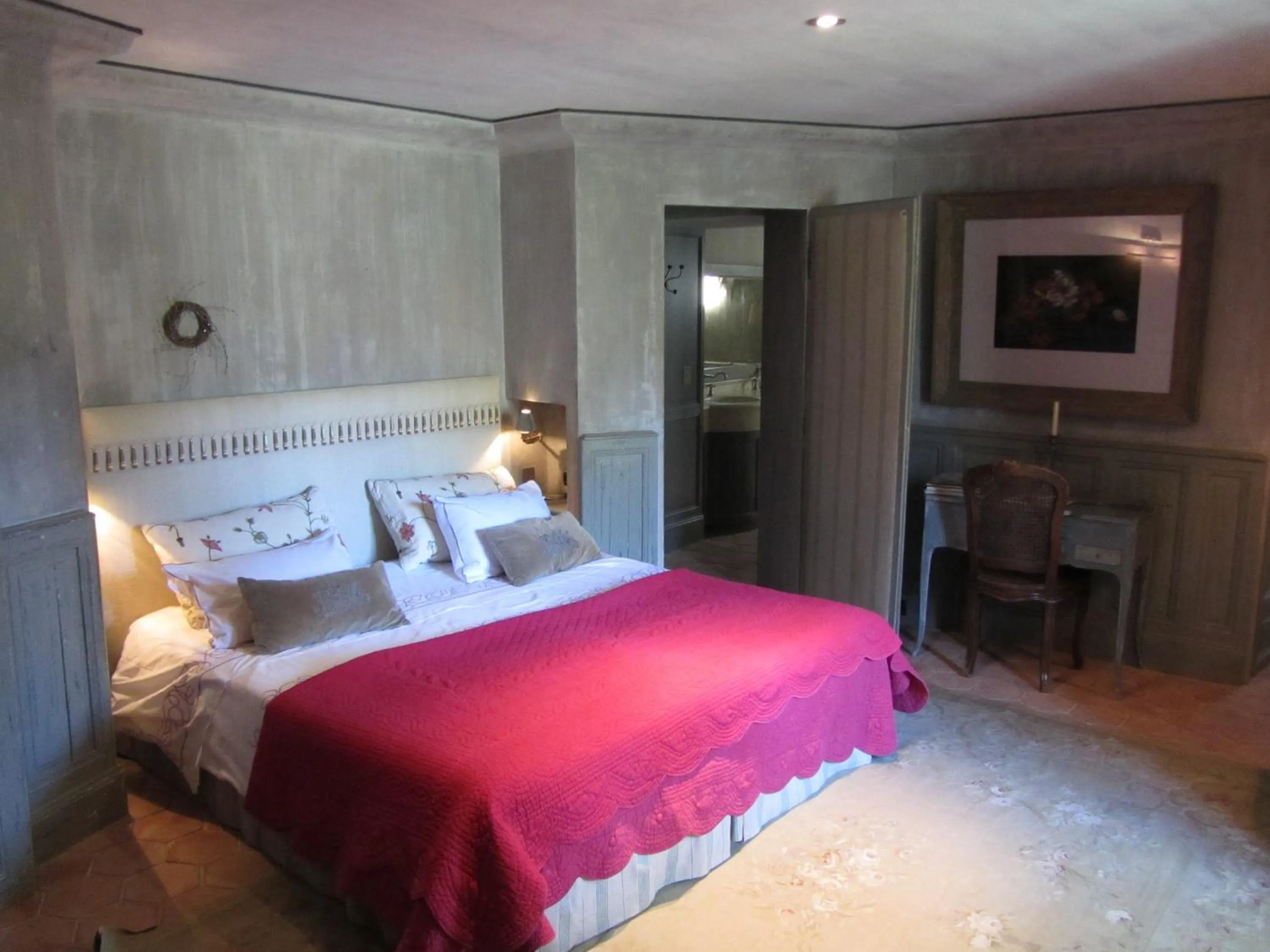 Photo of the whole room, Bed in Les Rosées