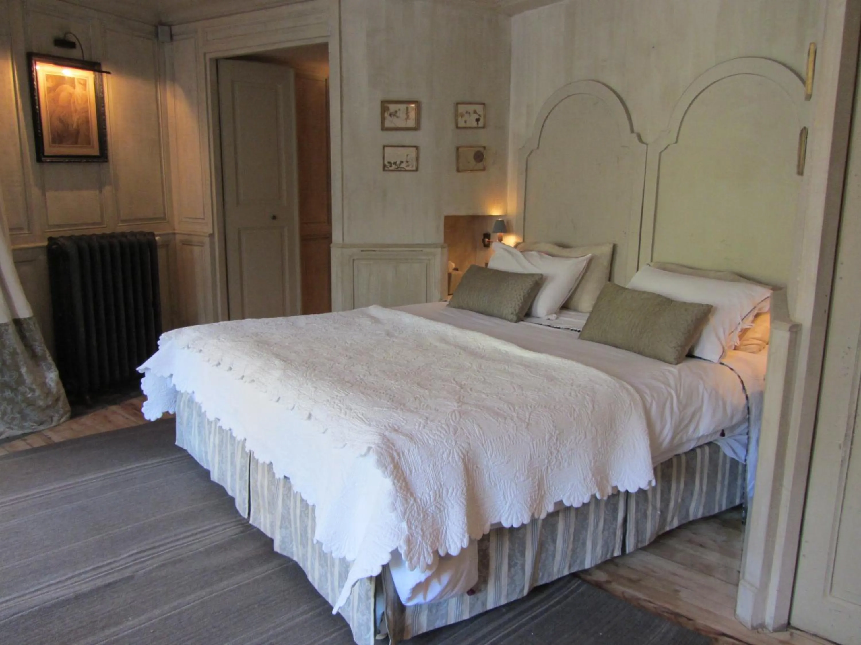 Photo of the whole room, Bed in Les Rosées