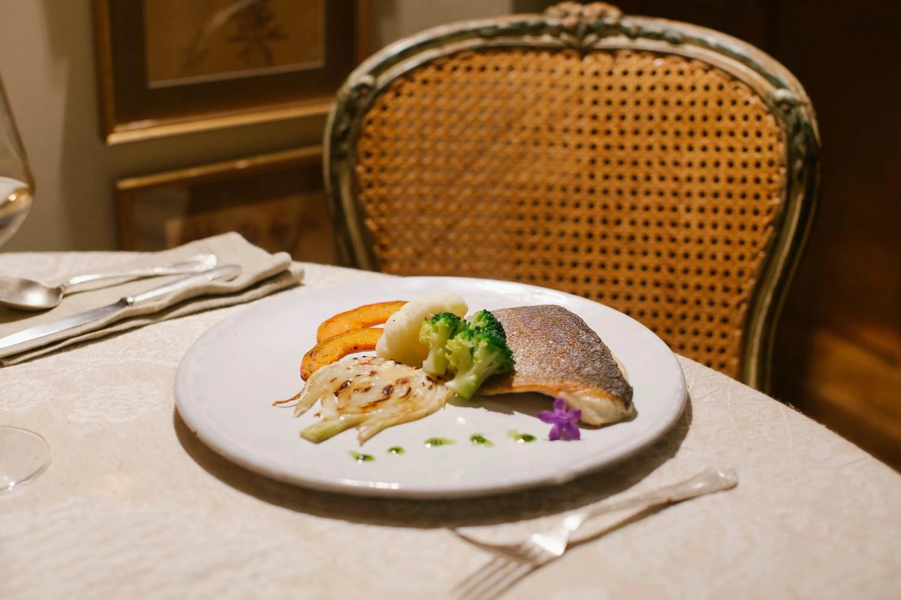 Restaurant/places to eat in Les Rosées