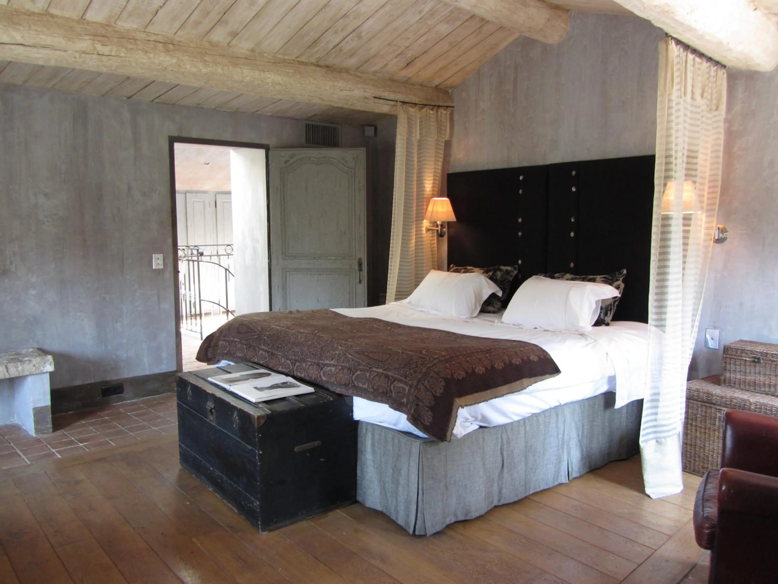 Photo of the whole room, Bed in Les Rosées