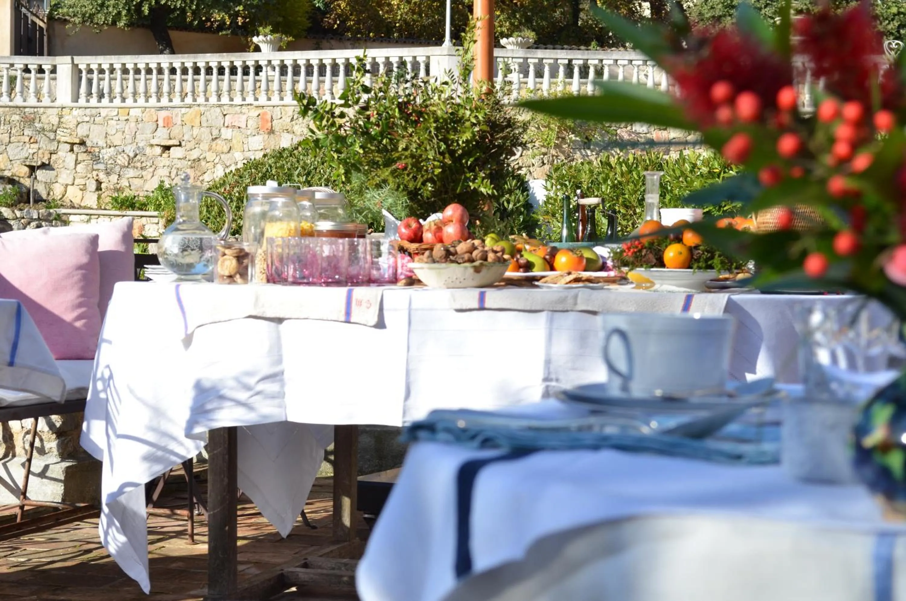 Restaurant/places to eat in Les Rosées