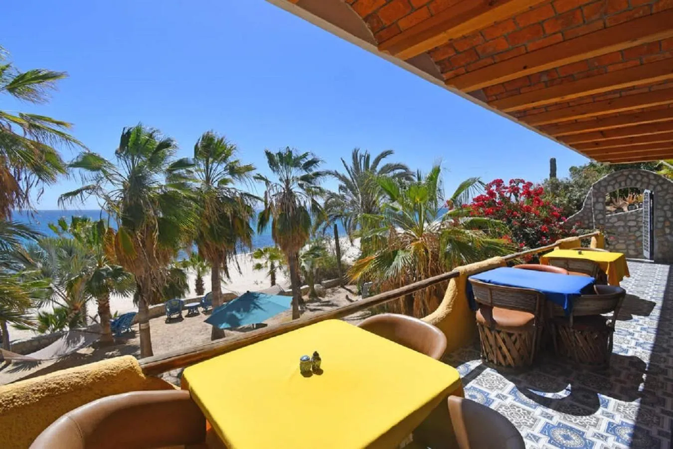 Restaurant/places to eat in Ventana Bay Resort