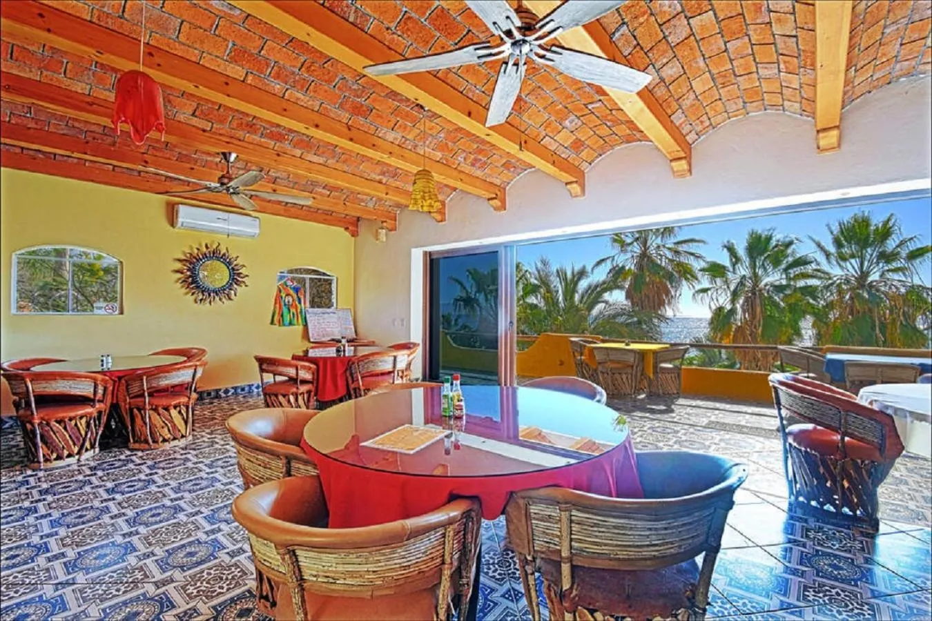 Restaurant/places to eat in Ventana Bay Resort