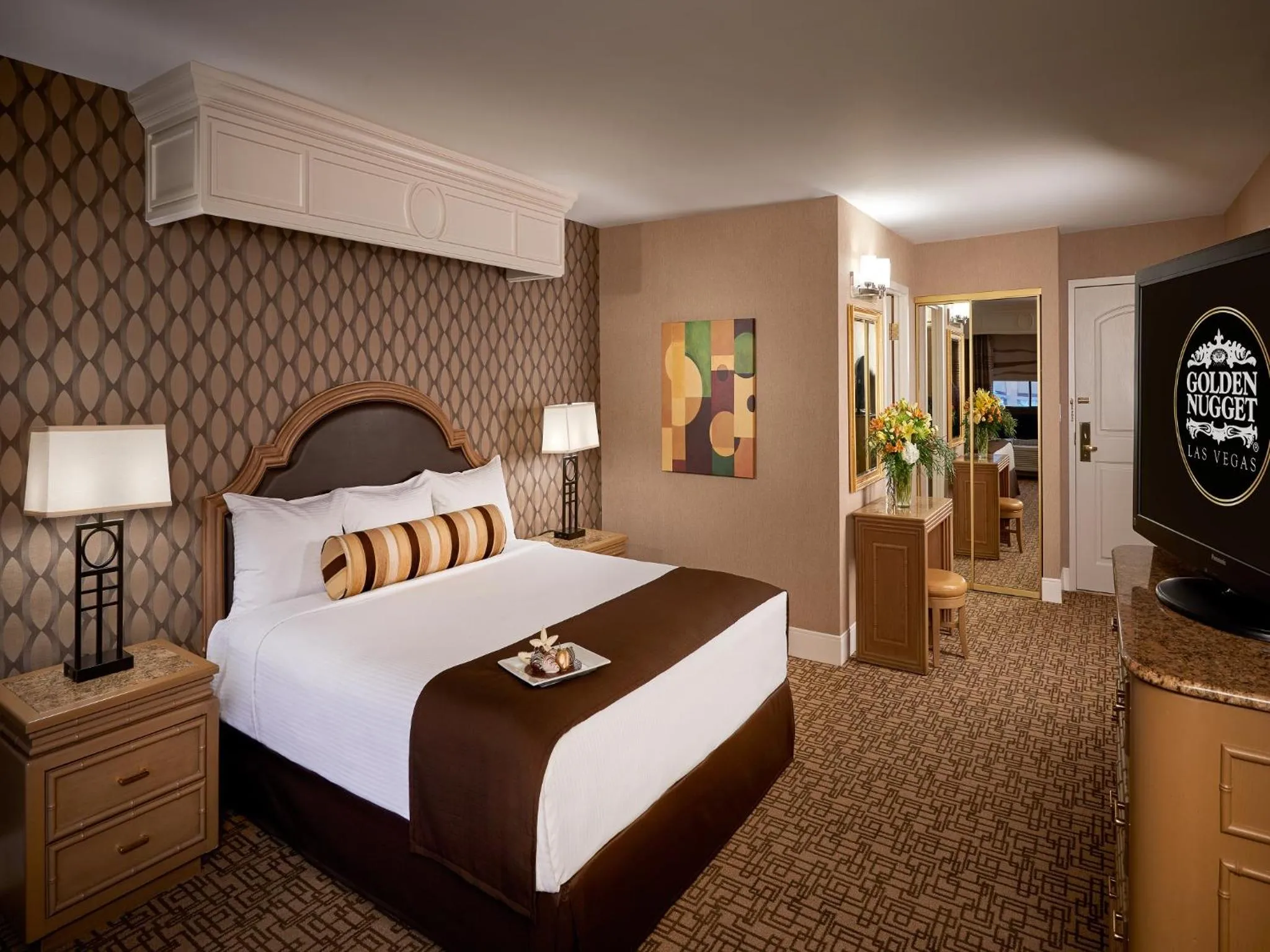 Bedroom, Bed in Golden Nugget Hotel & Casino Las Vegas
