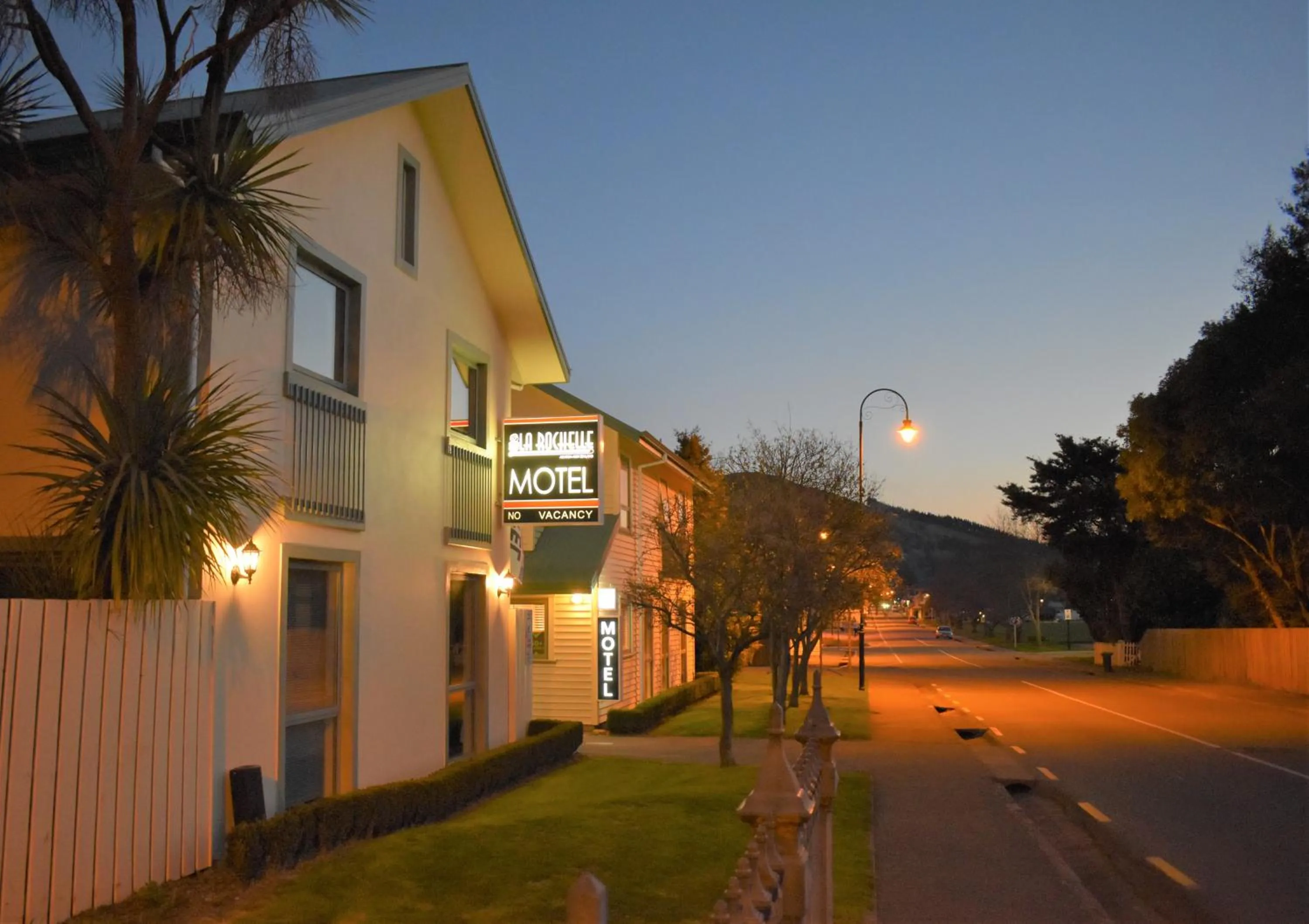 Night in La Rochelle Motel