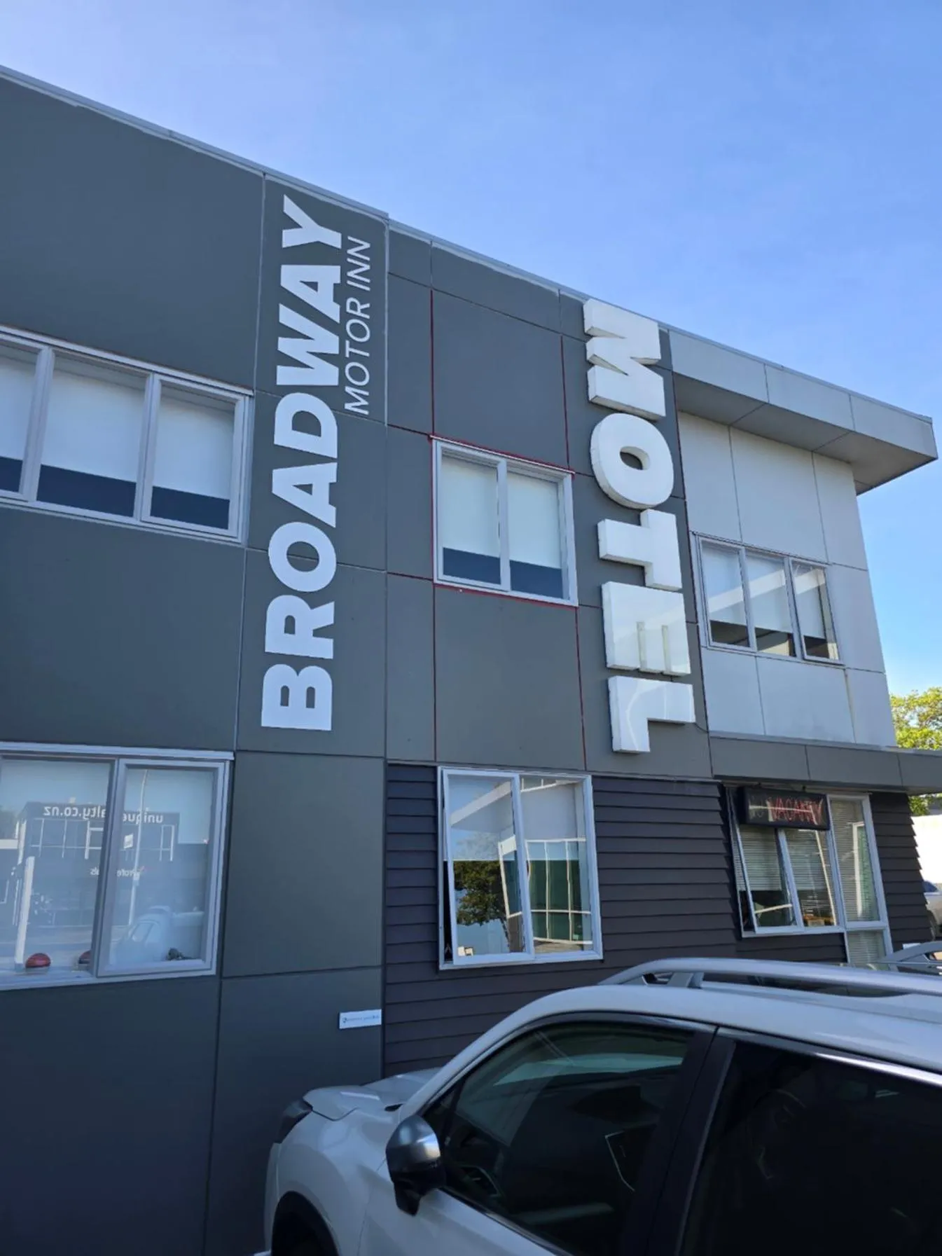 Broadway Motor Inn
