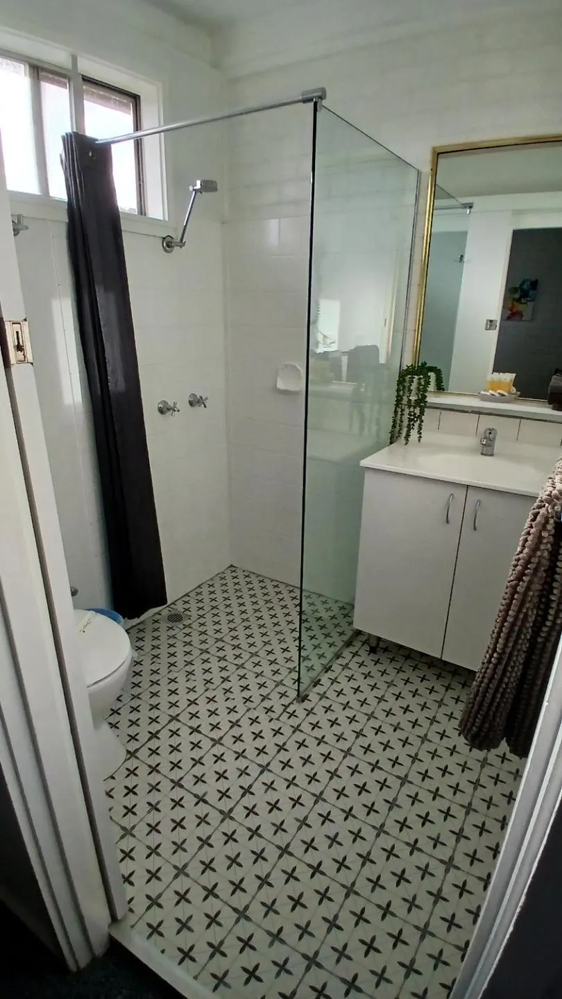 Bathroom in Kaputar Motel