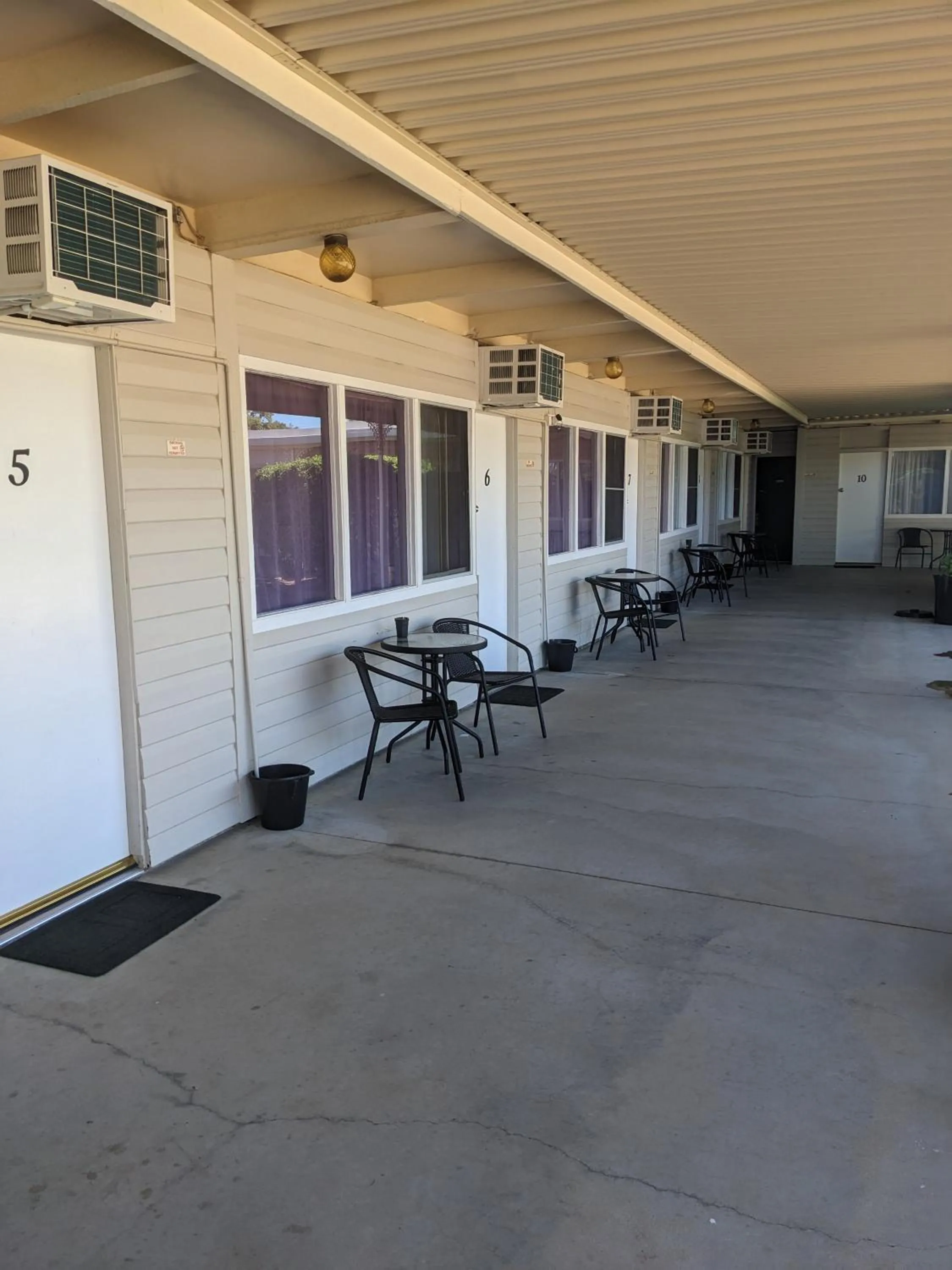 Patio in Kaputar Motel
