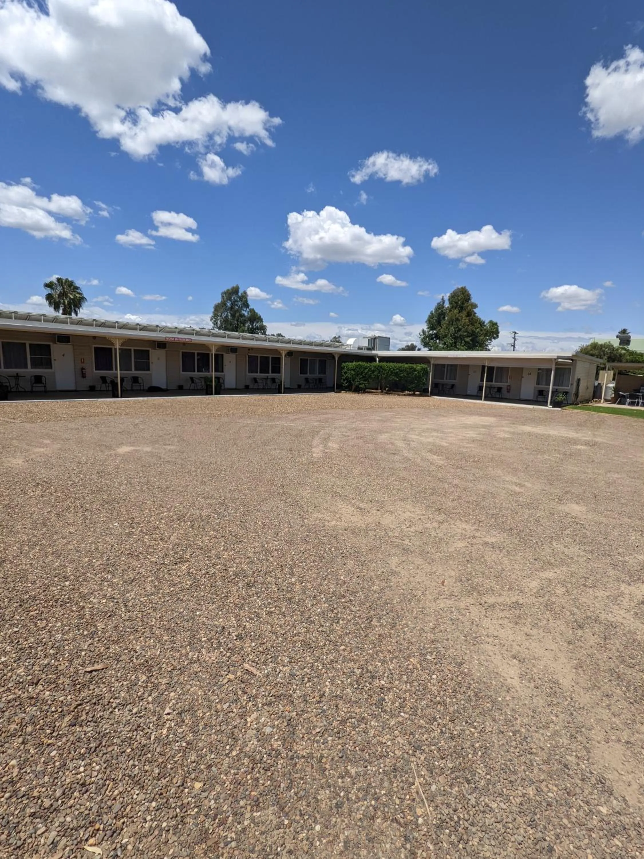 Parking in Kaputar Motel
