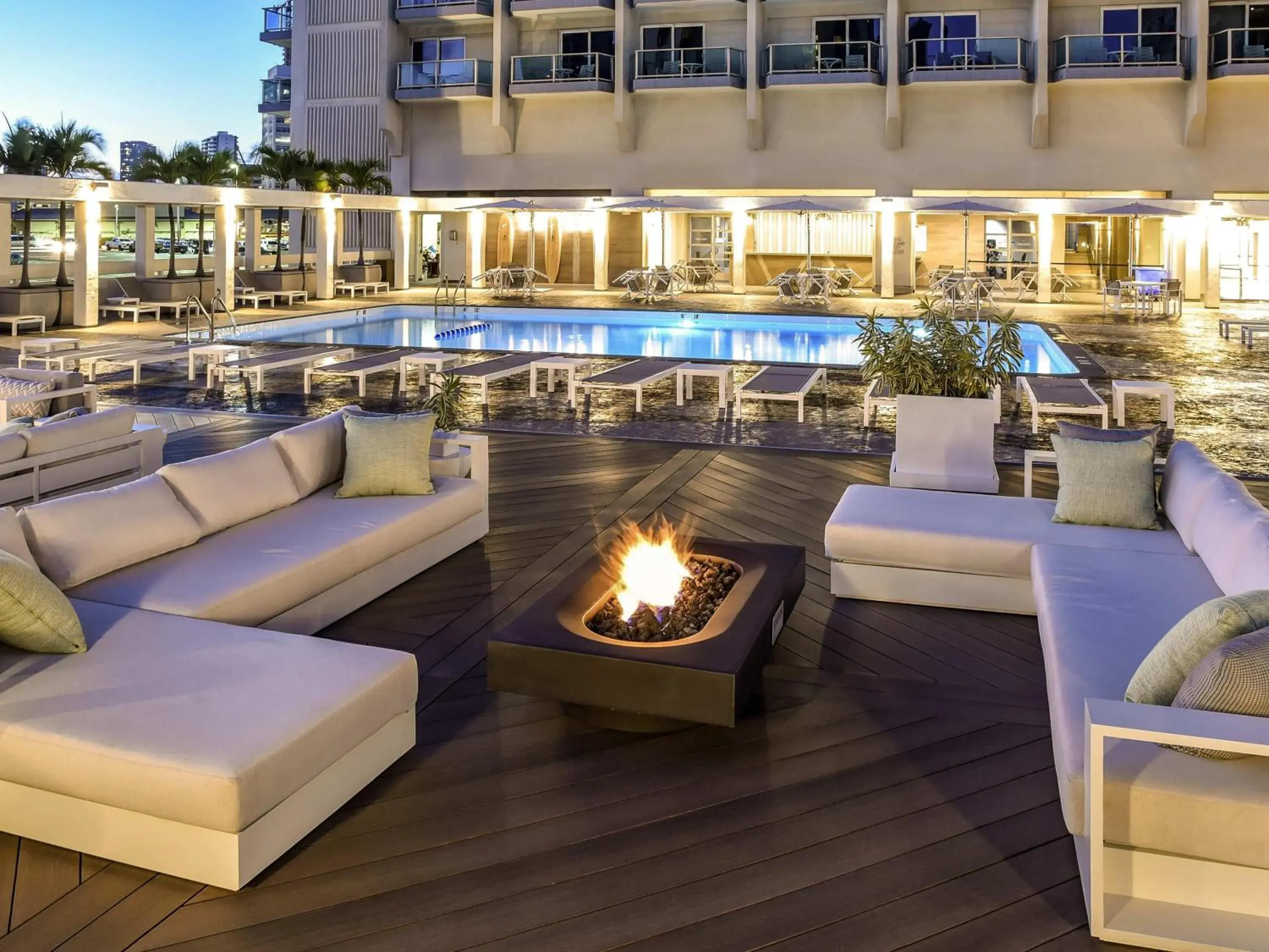 Pool view in Ala Moana Honolulu by Mantra Pool view in Ala Moana Honolulu by Mantra