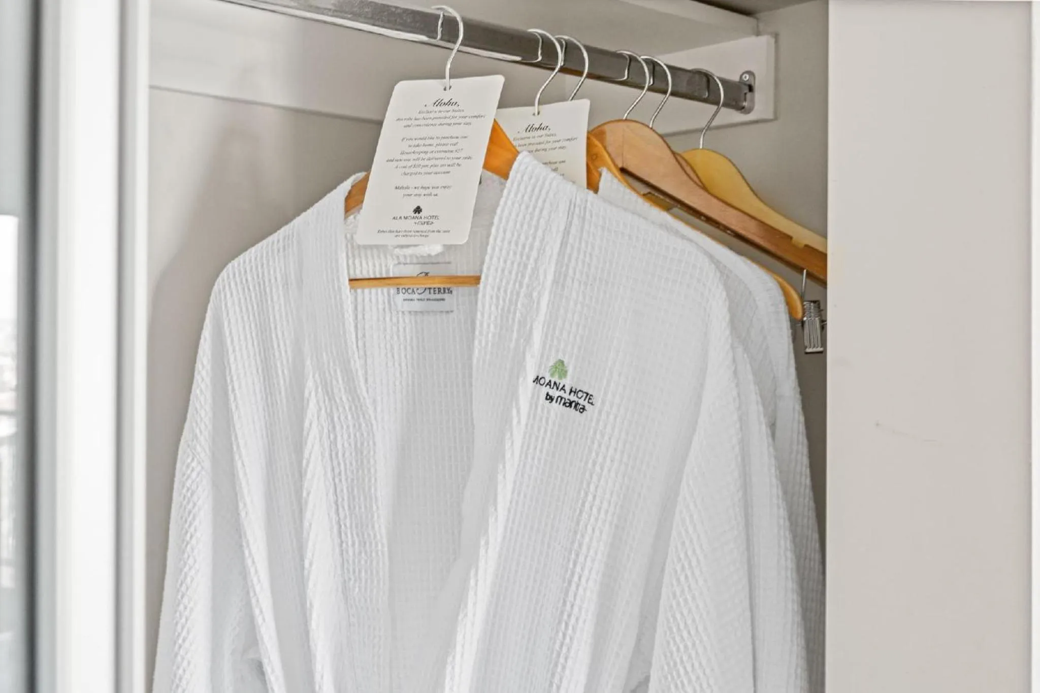 wardrobe in Ala Moana Honolulu by Mantra