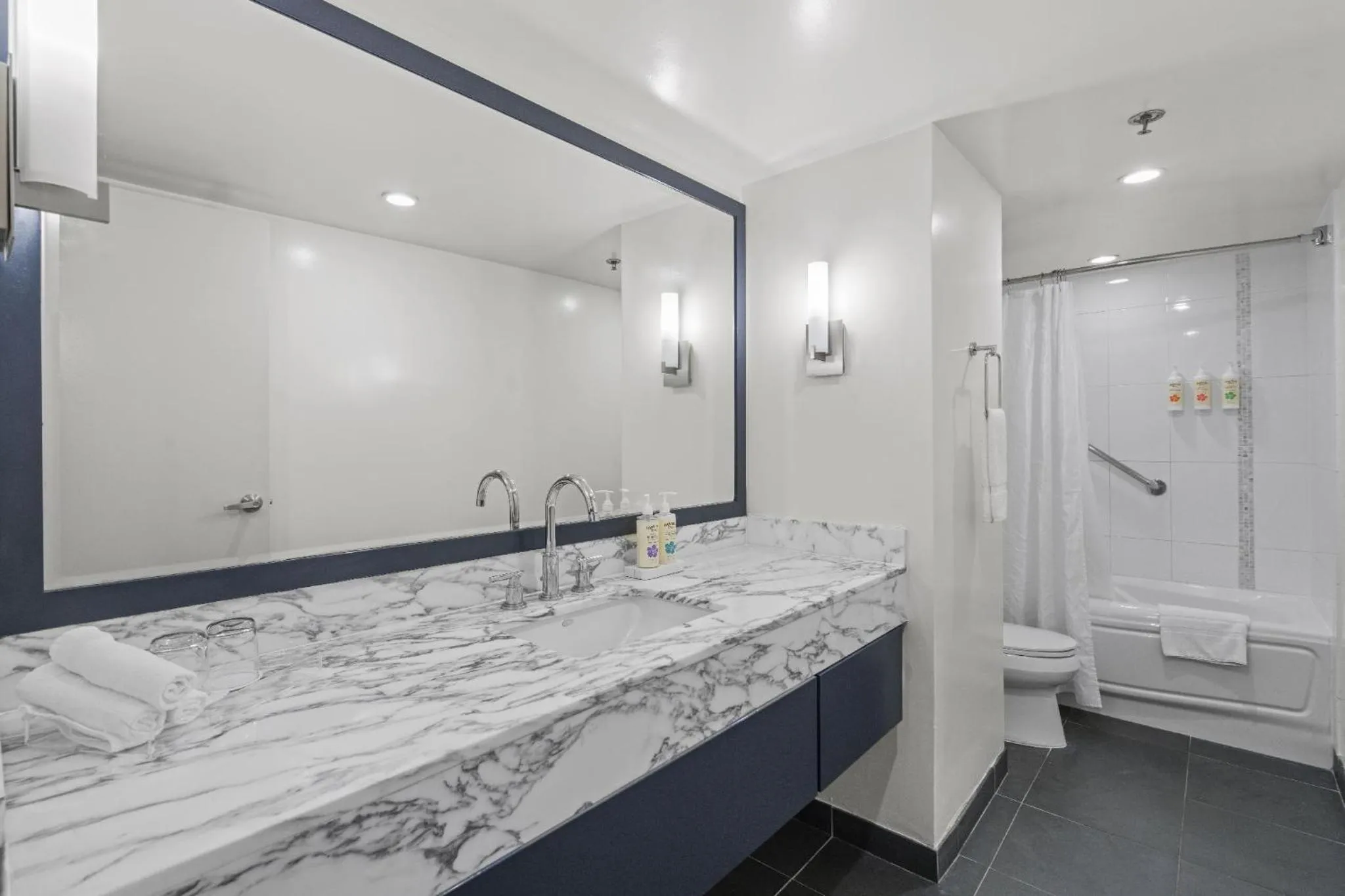 Bathroom in Ala Moana Honolulu by Mantra