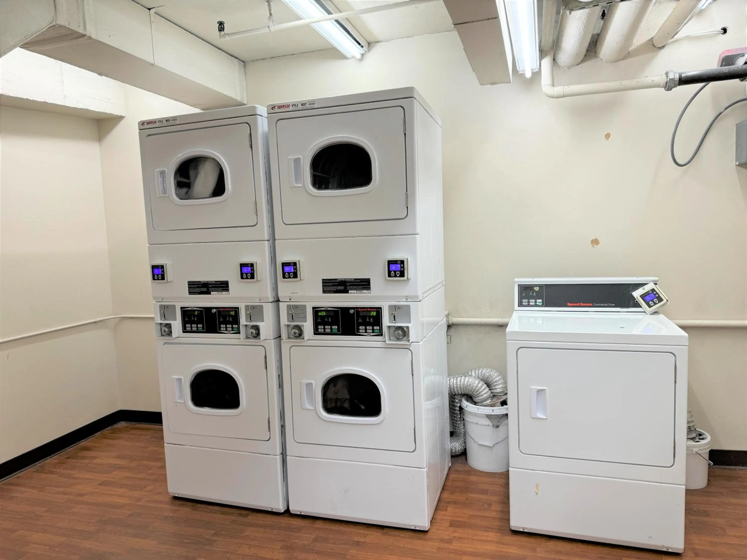 washing machine in Ala Moana Honolulu by Mantra