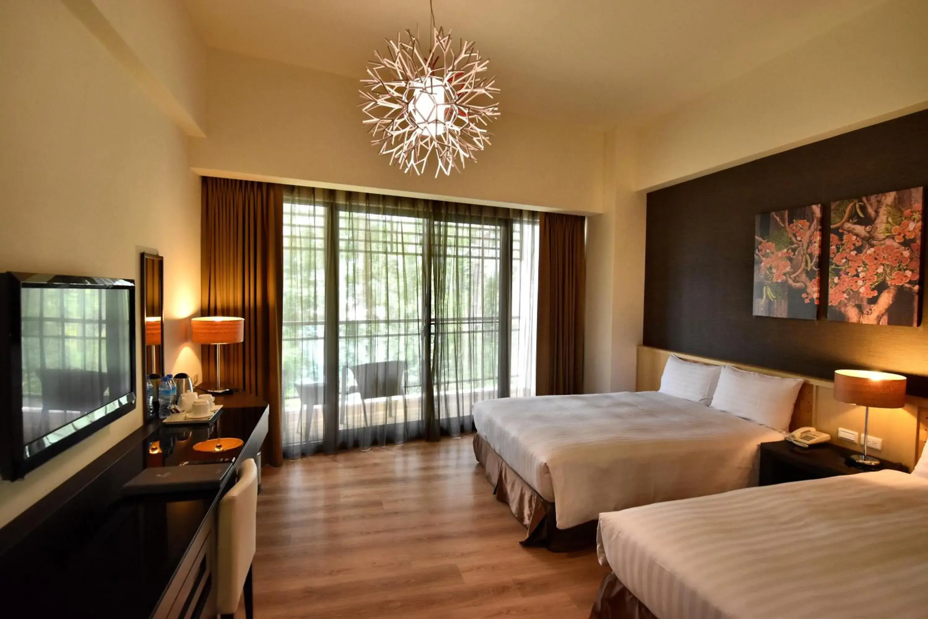 Family Room with Mountain View in LeaLea Garden Hotels - Moon Lake Family Room with Mountain View in LeaLea Garden Hotels - Moon Lake