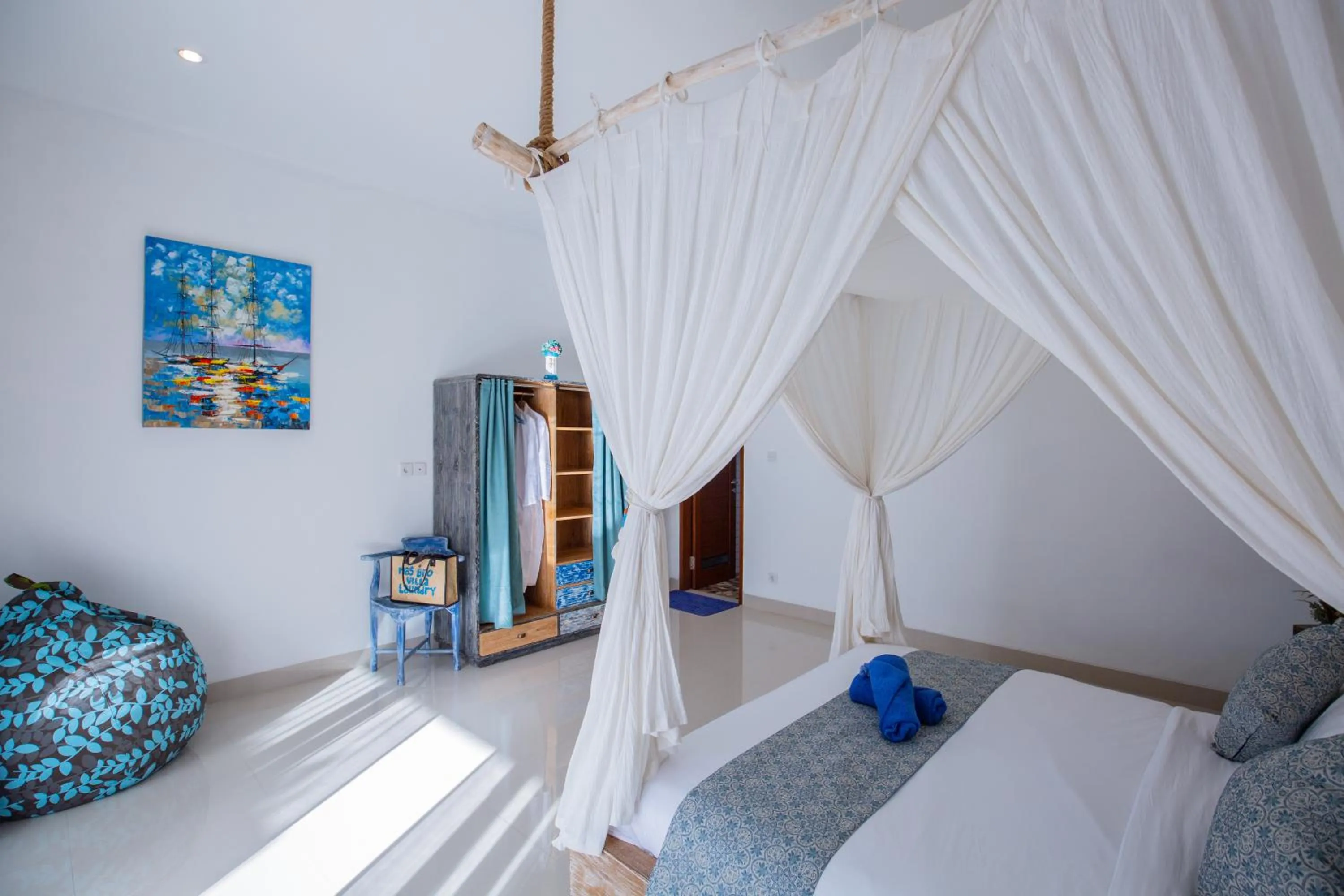 Bed in MasBro ART Villas