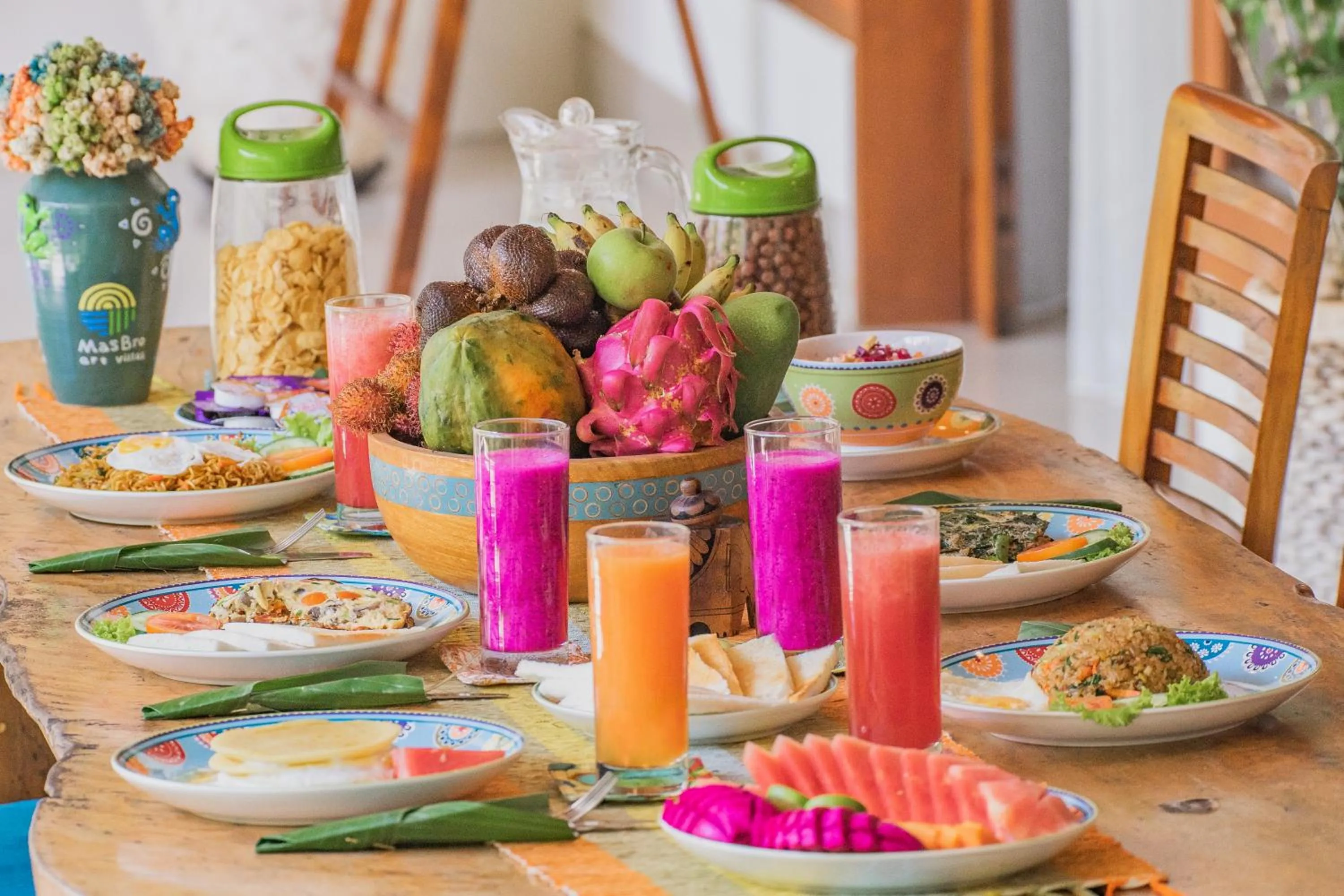 Food and drinks in MasBro ART Villas