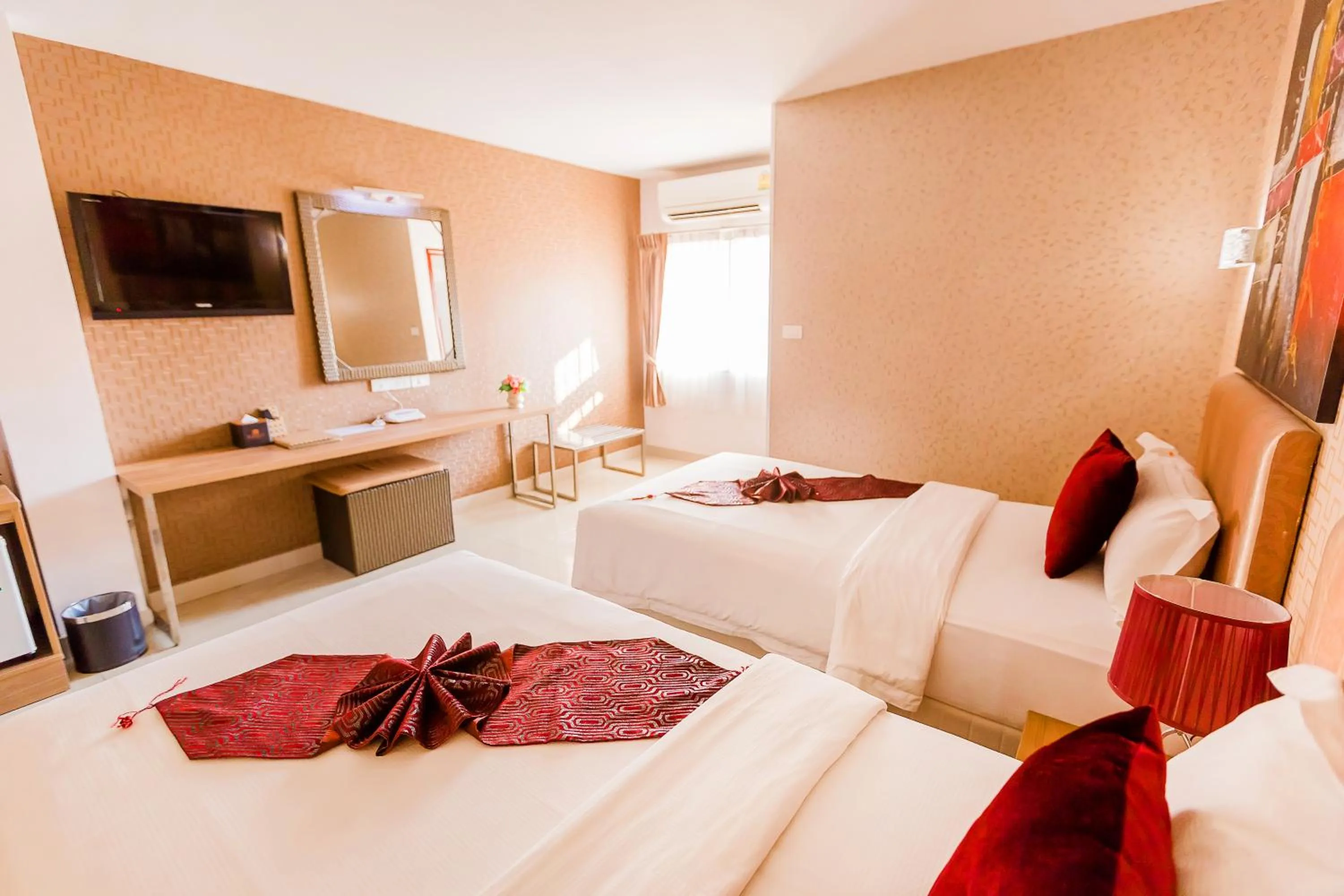 Photo of the whole room, Bed in Roseate Chiang Mai