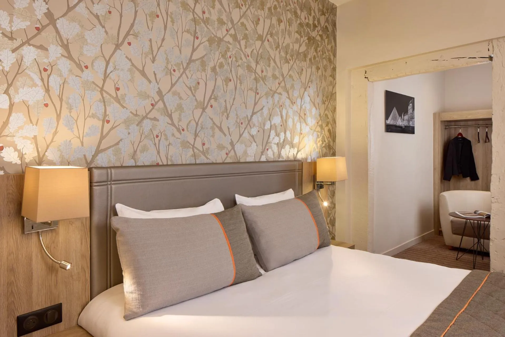 Bedroom, Bed in Timhotel Le Louvre