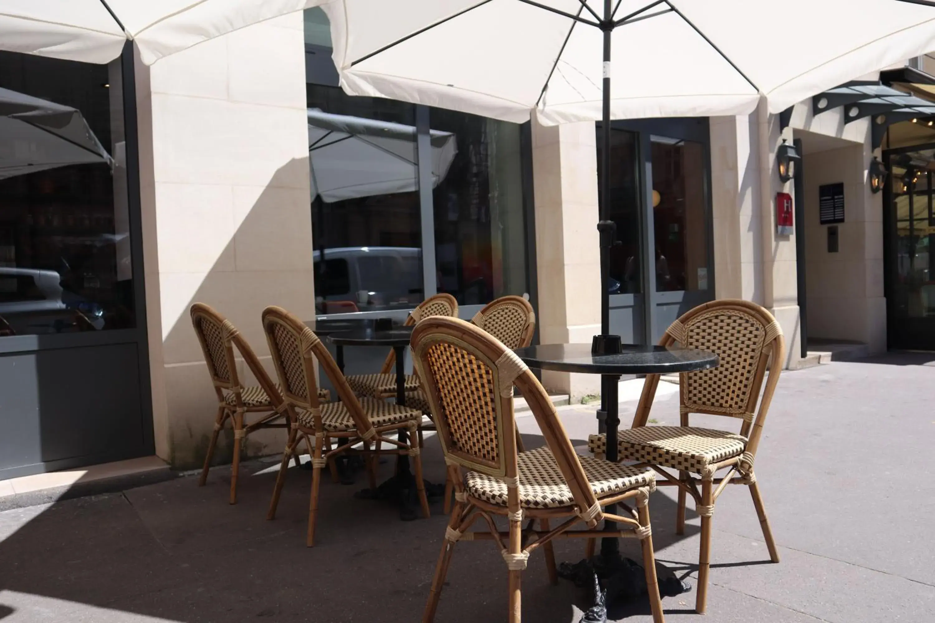 Facade/entrance in Timhotel Le Louvre Facade/entrance in Timhotel Le Louvre