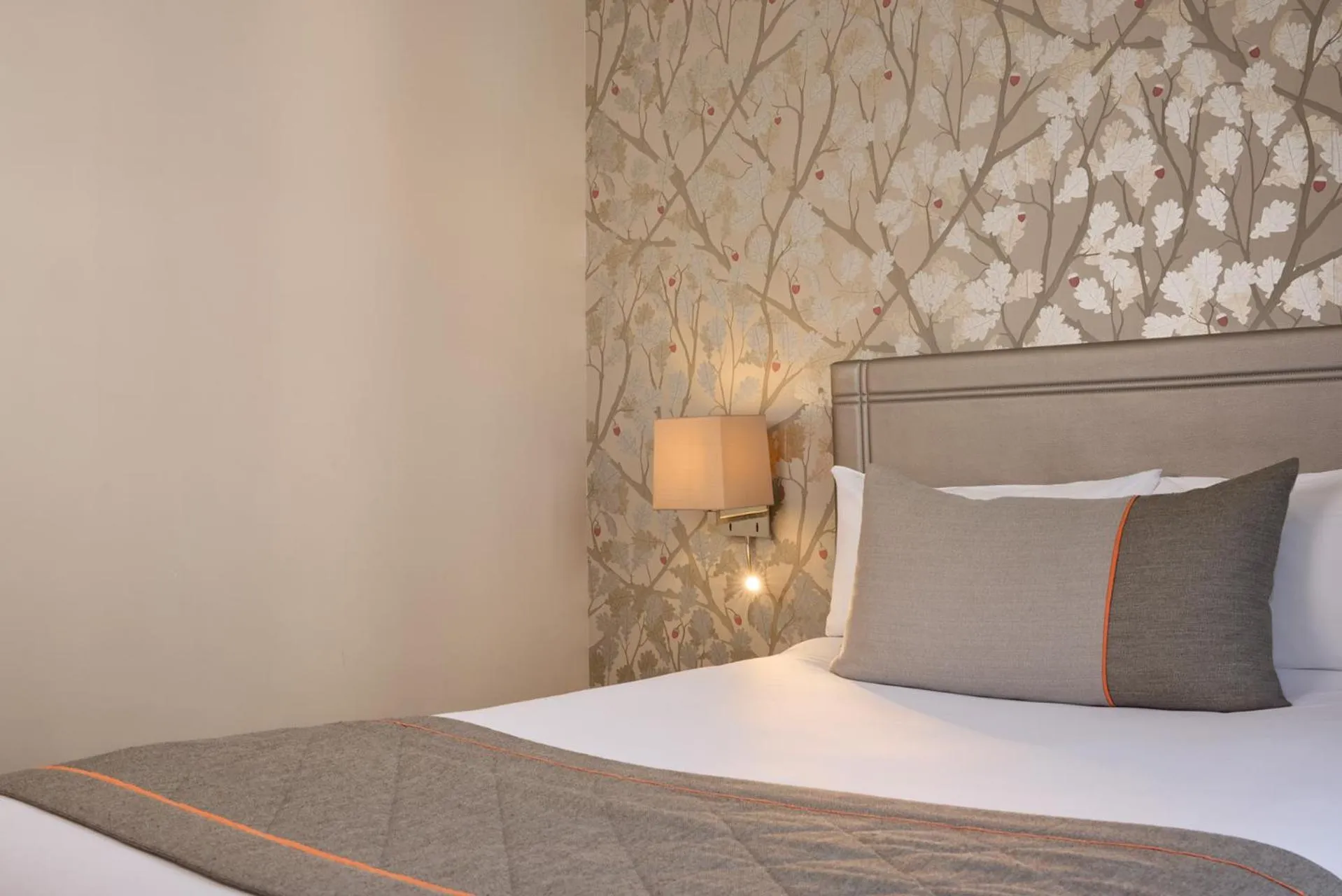 Bedroom, Bed in Timhotel Le Louvre