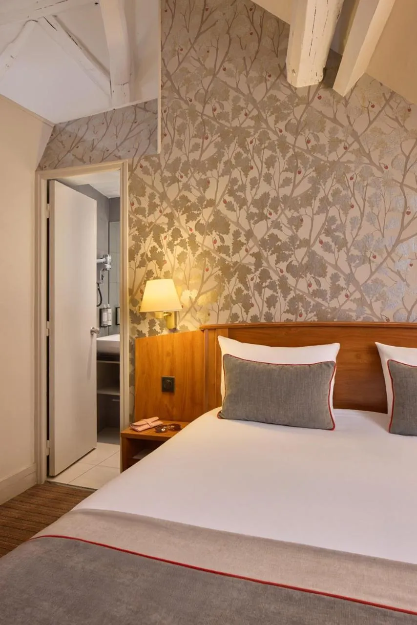 Bedroom, Bed in Timhotel Le Louvre